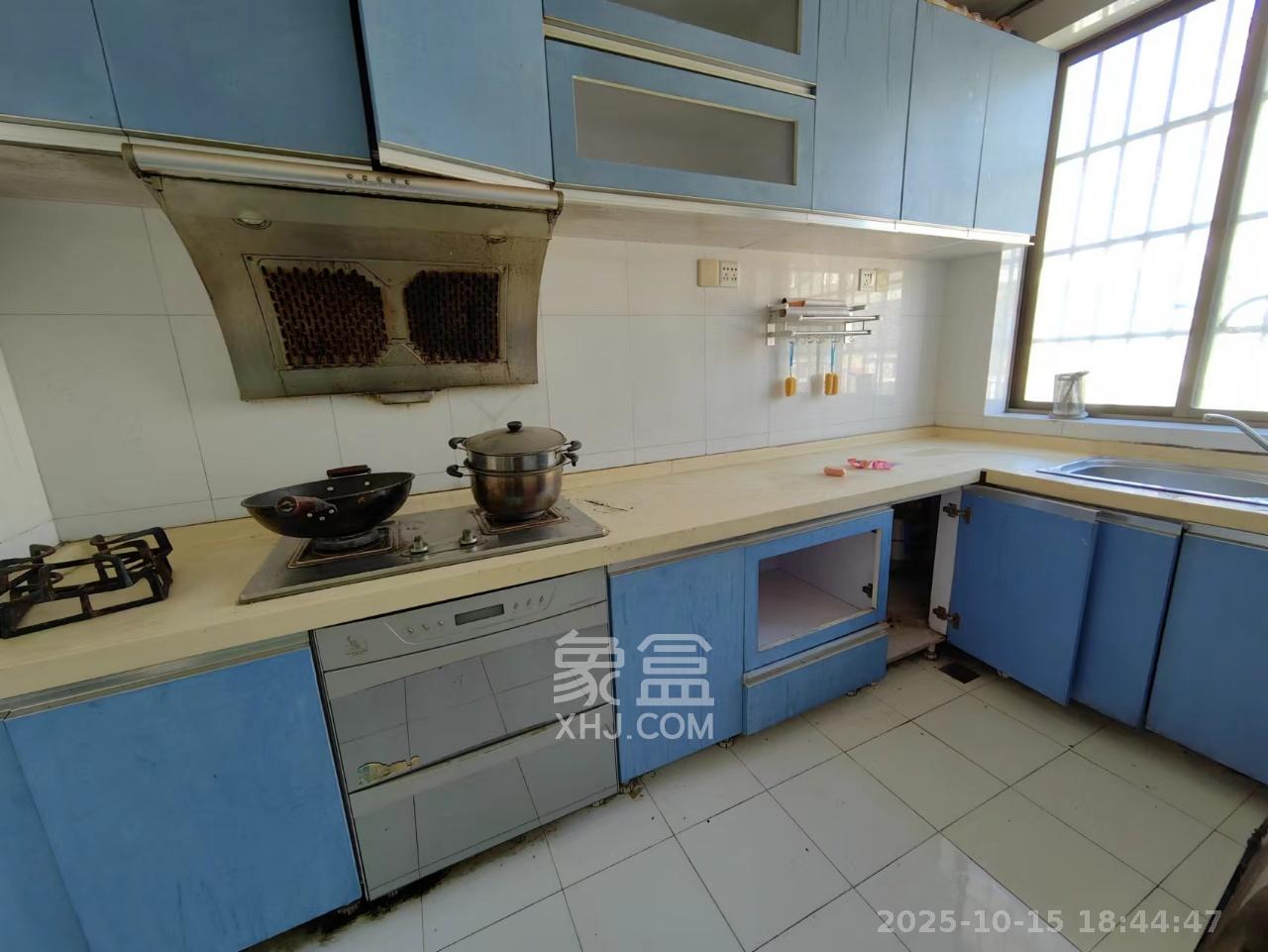 莲湖汽配城  3室3厅3卫    2000.0元/月 莲湖汽配城  3室3厅3卫    2000.0元/月室内图