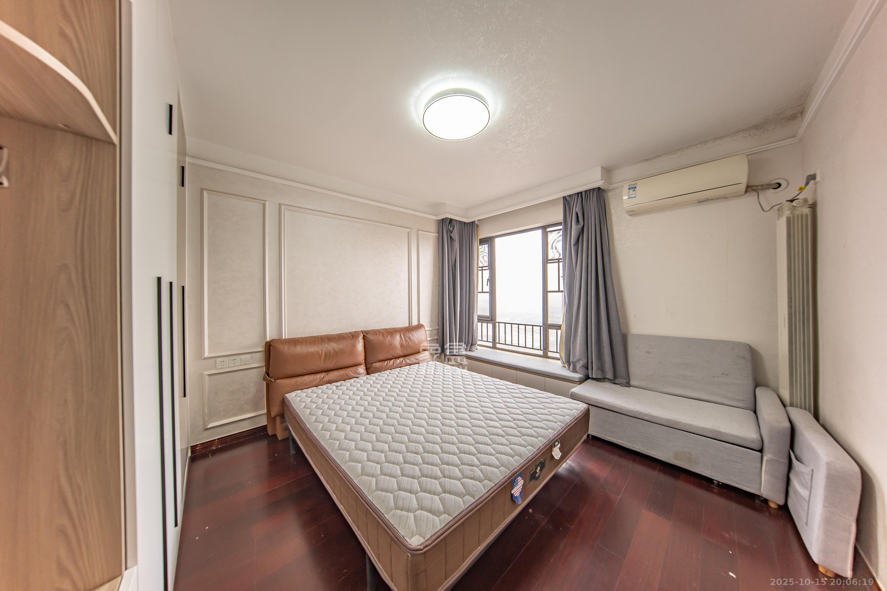 中海国际二期 3室2厅1卫 85.0万 中海国际二期 3室2厅1卫 85.0万卧室