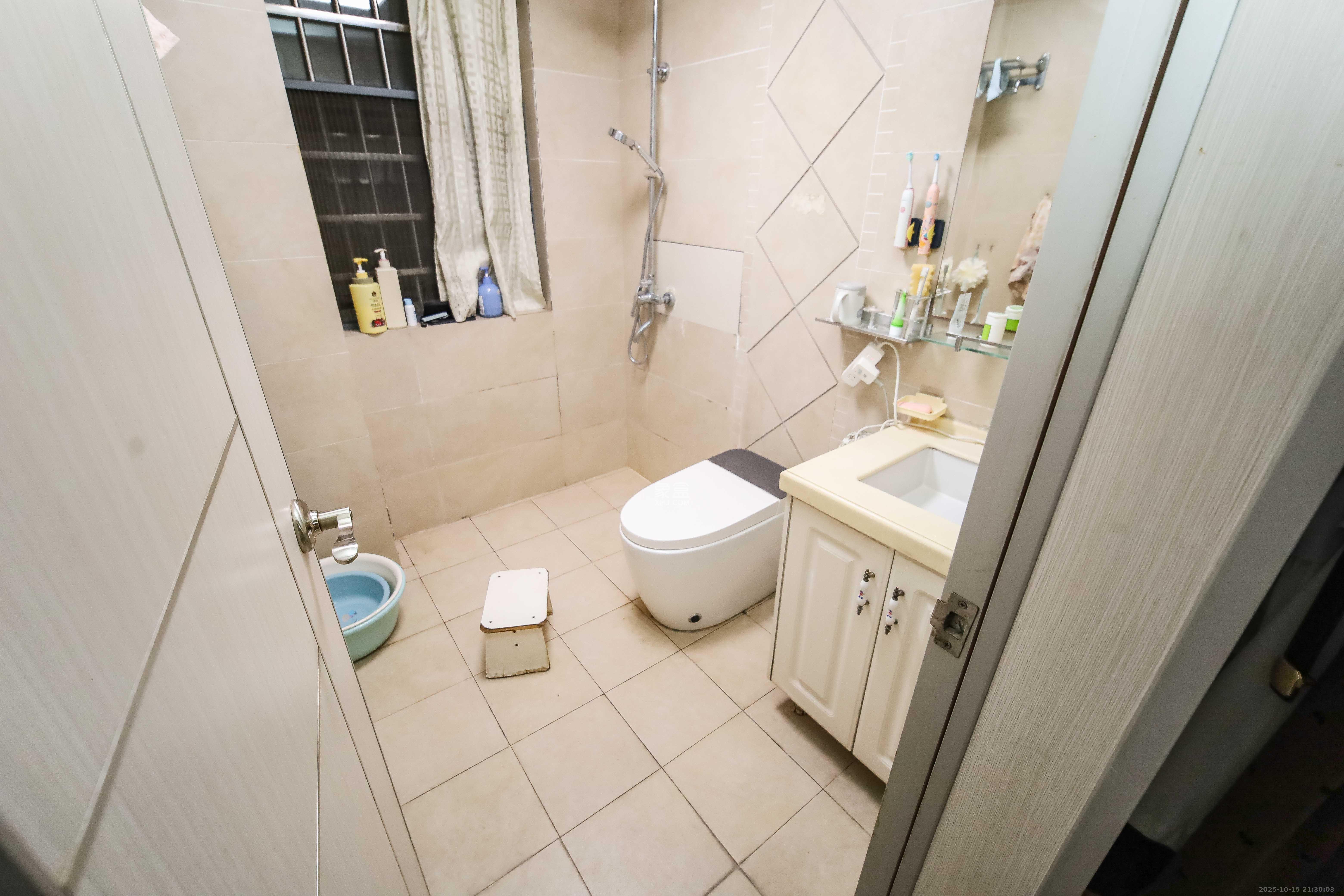 上东辛顿公寓  3室2厅2卫    85.0万卫生间