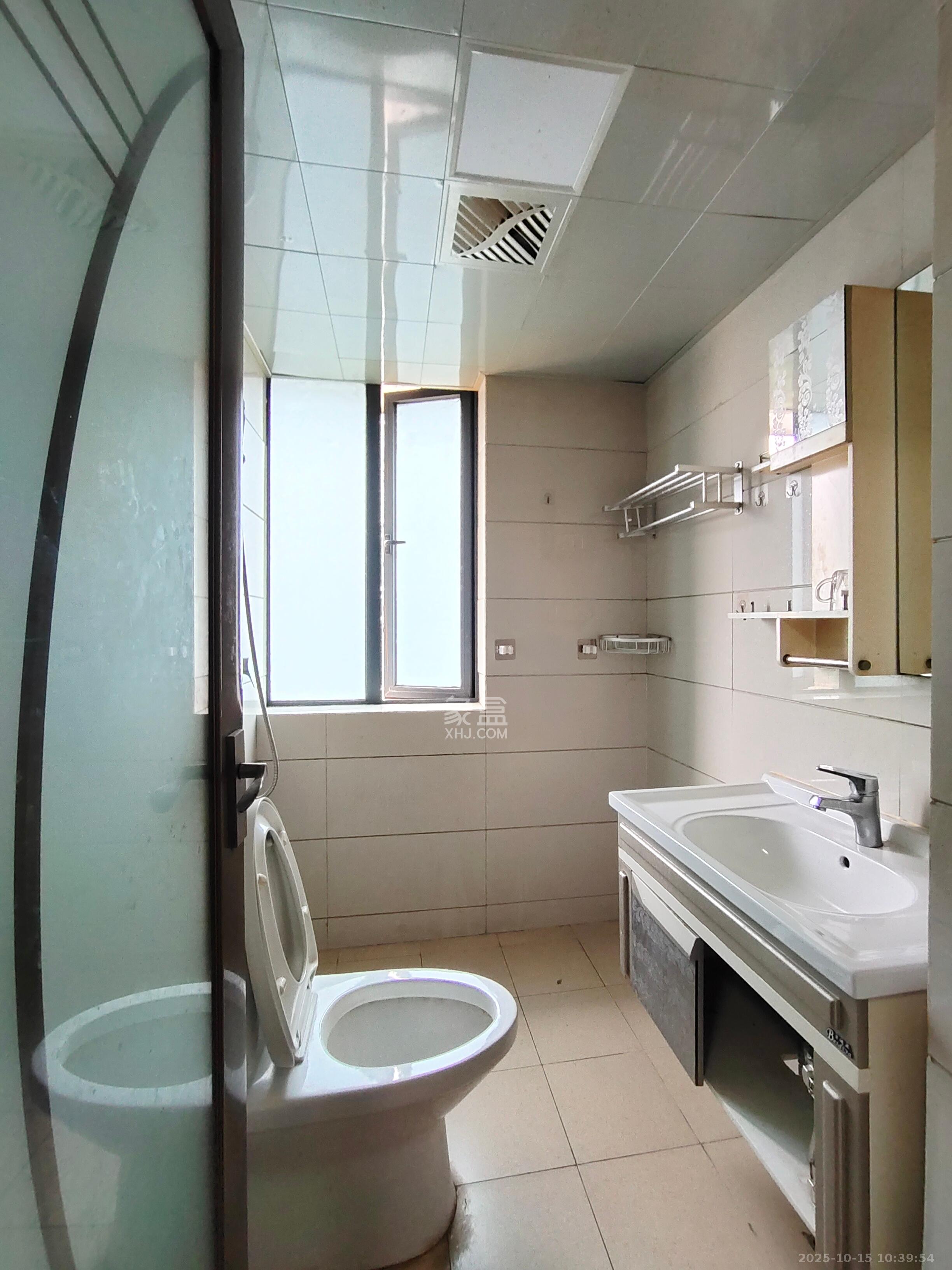 名富公寓  2室1厅1卫    2000.0元/月 名富公寓  2室1厅1卫    2000.0元/月室内图