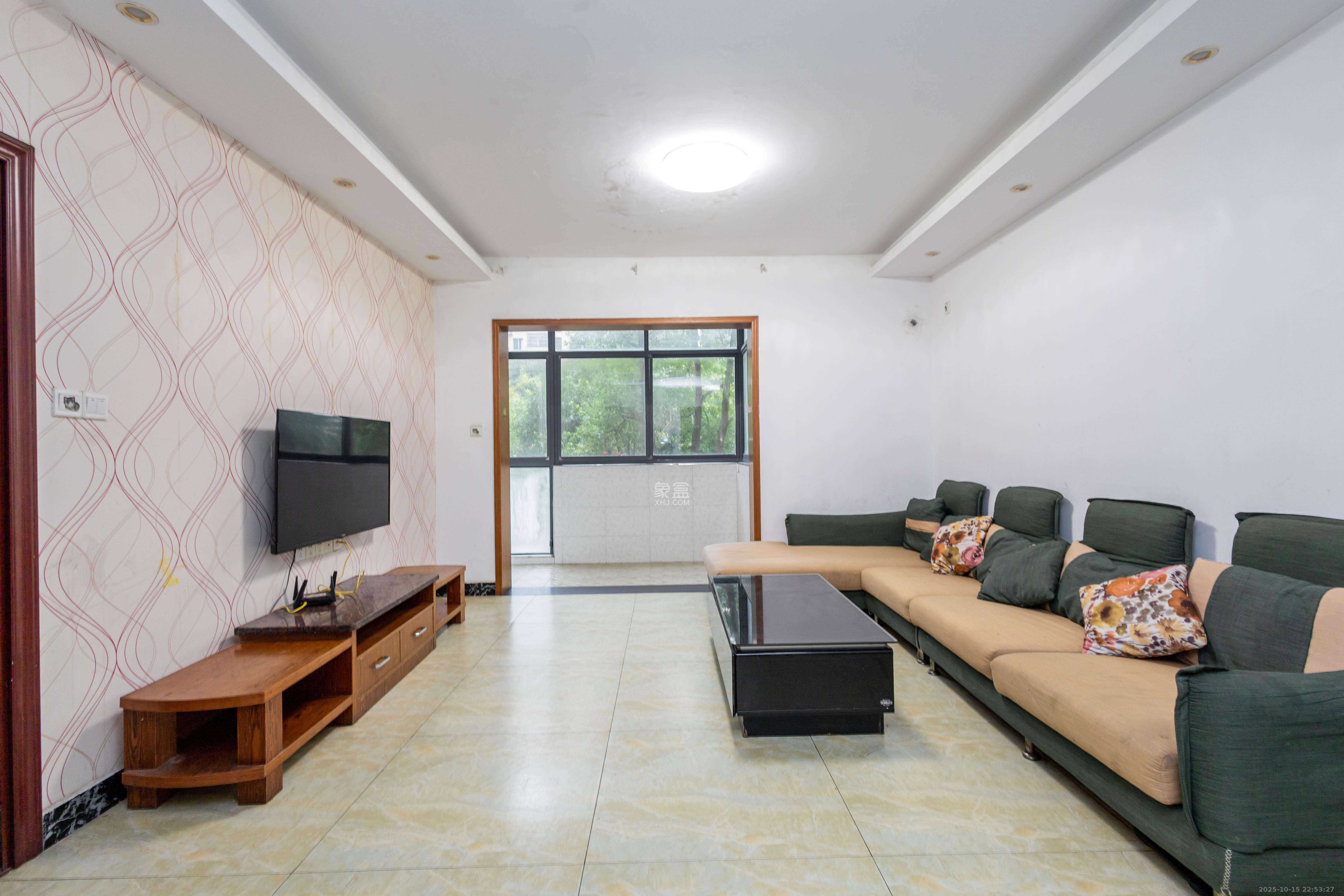 中国铁建国际城一期  3室2厅1卫    59.0万 中国铁建国际城一期  3室2厅1卫    59.0万客厅