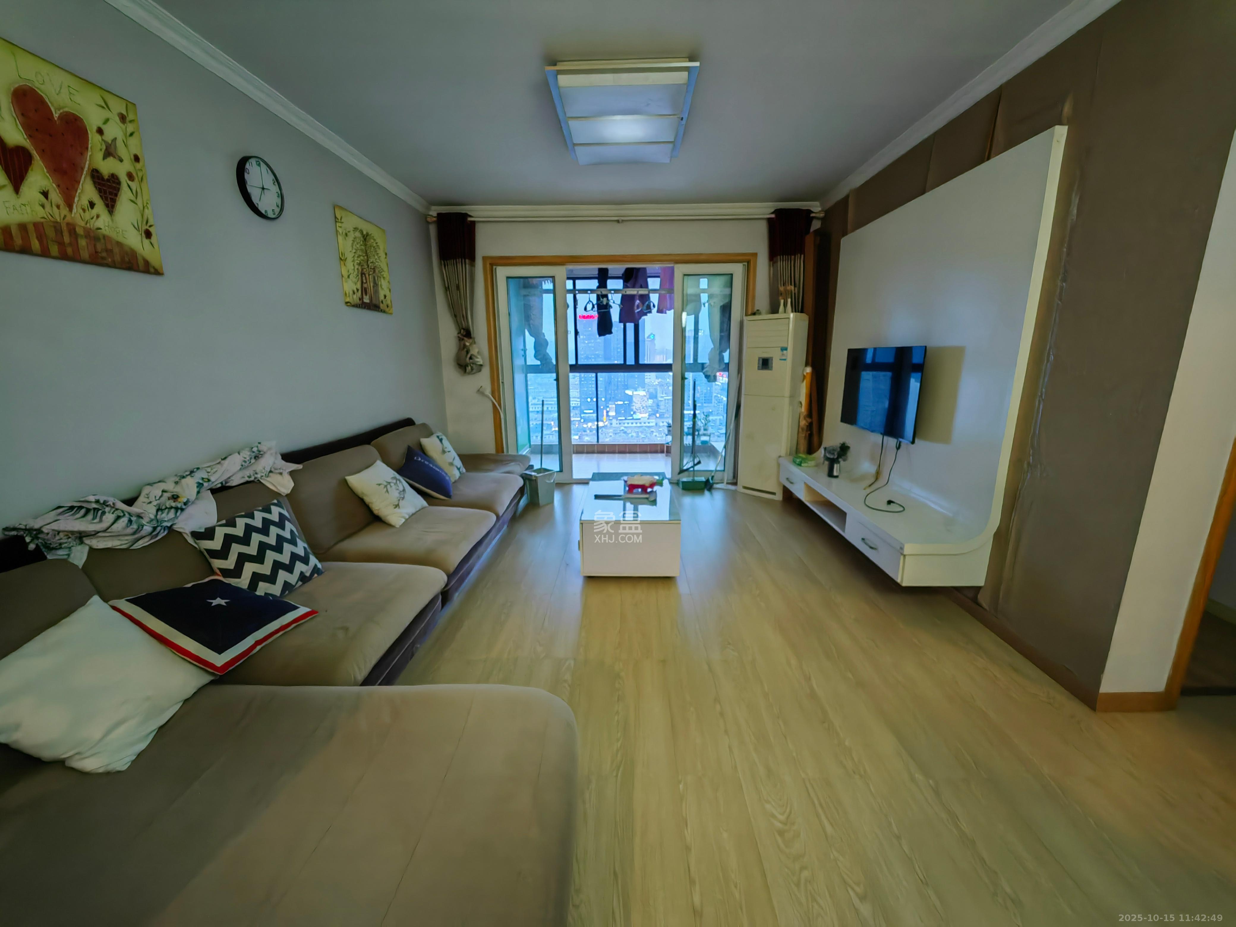 银港水晶城  2室2厅1卫    2300.0元/月 银港水晶城  2室2厅1卫    2300.0元/月室内图