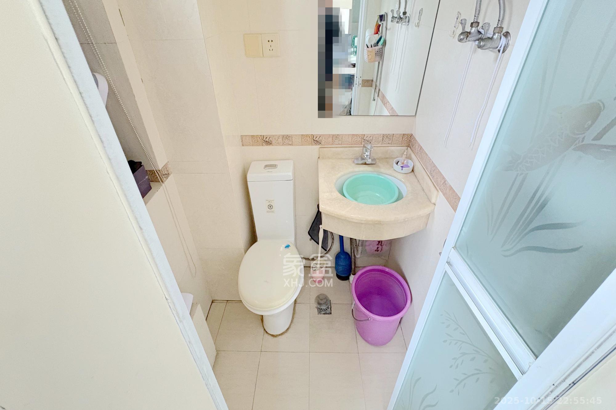 芙蓉区国土局单位房  4室2厅3卫    216.0万卫生间