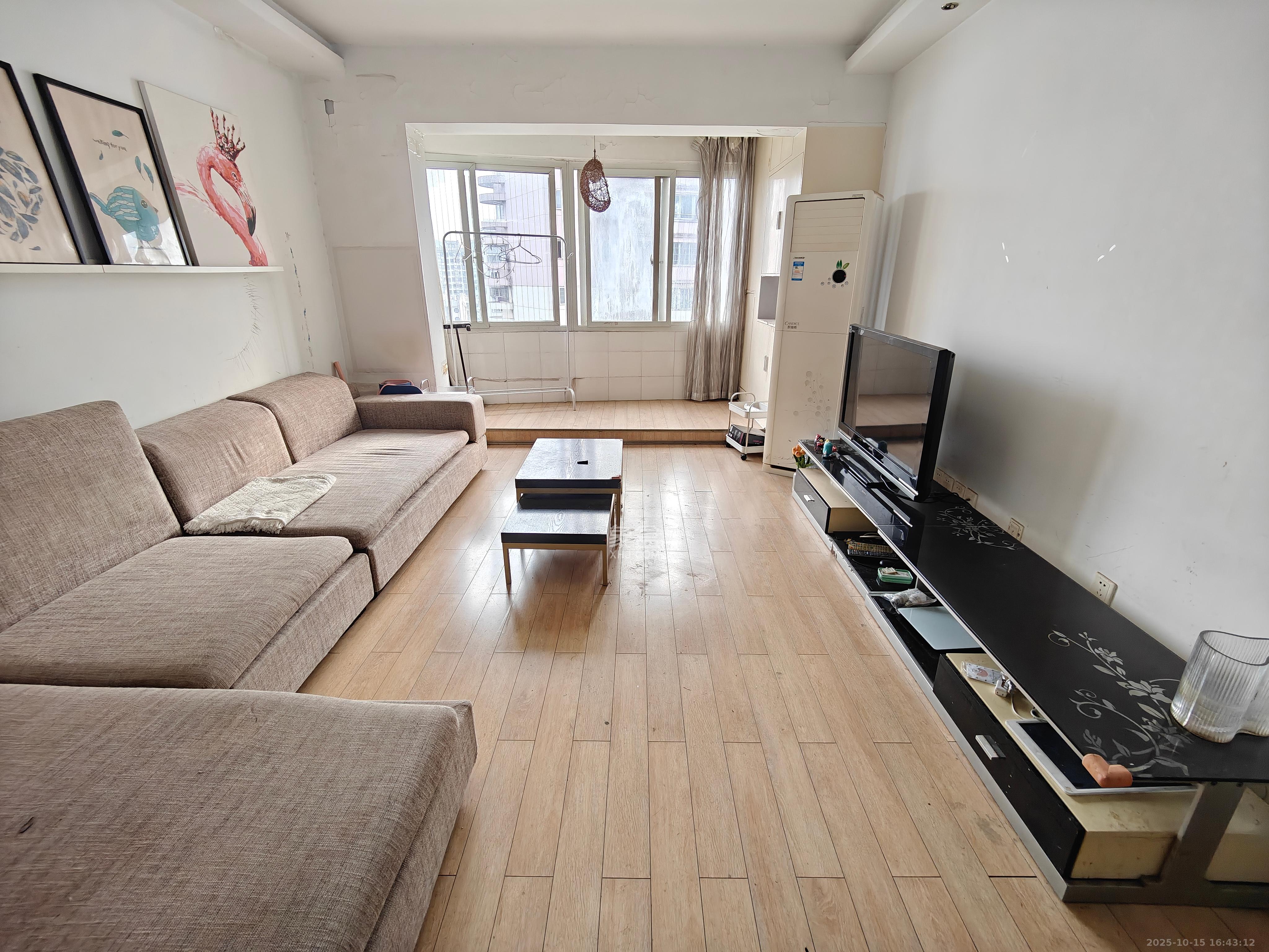 玛依拉山庄  2室2厅1卫    2400.0元/月