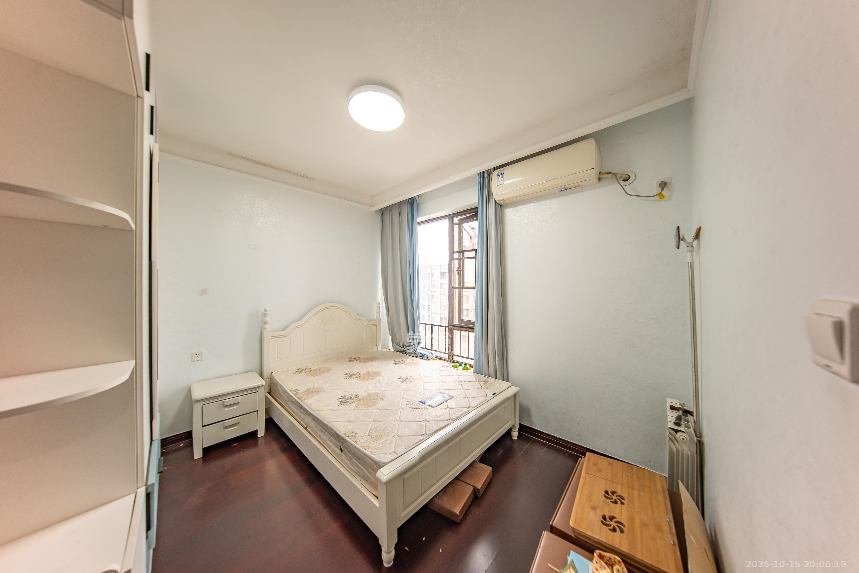 中海国际二期 3室2厅1卫 85.0万 中海国际二期 3室2厅1卫 85.0万卧室