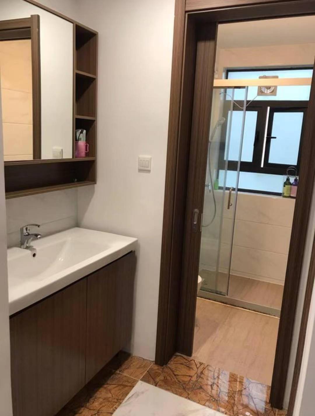 碧桂园一、二期(中央首府) 4室2厅2卫 3500.0元/月 碧桂园一、二期(中央首府) 4室2厅2卫 3500.0元/月室内图