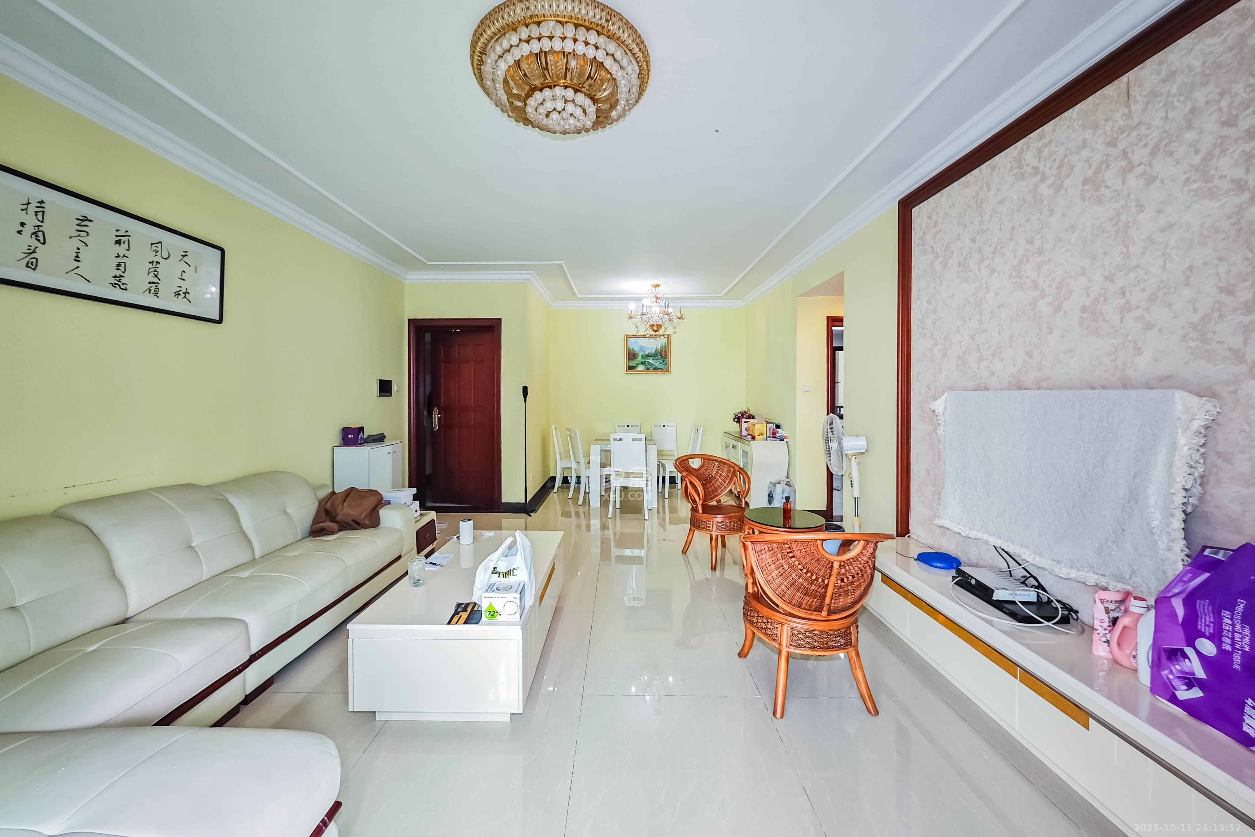 恒大绿洲  3室2厅2卫    102.0万客厅