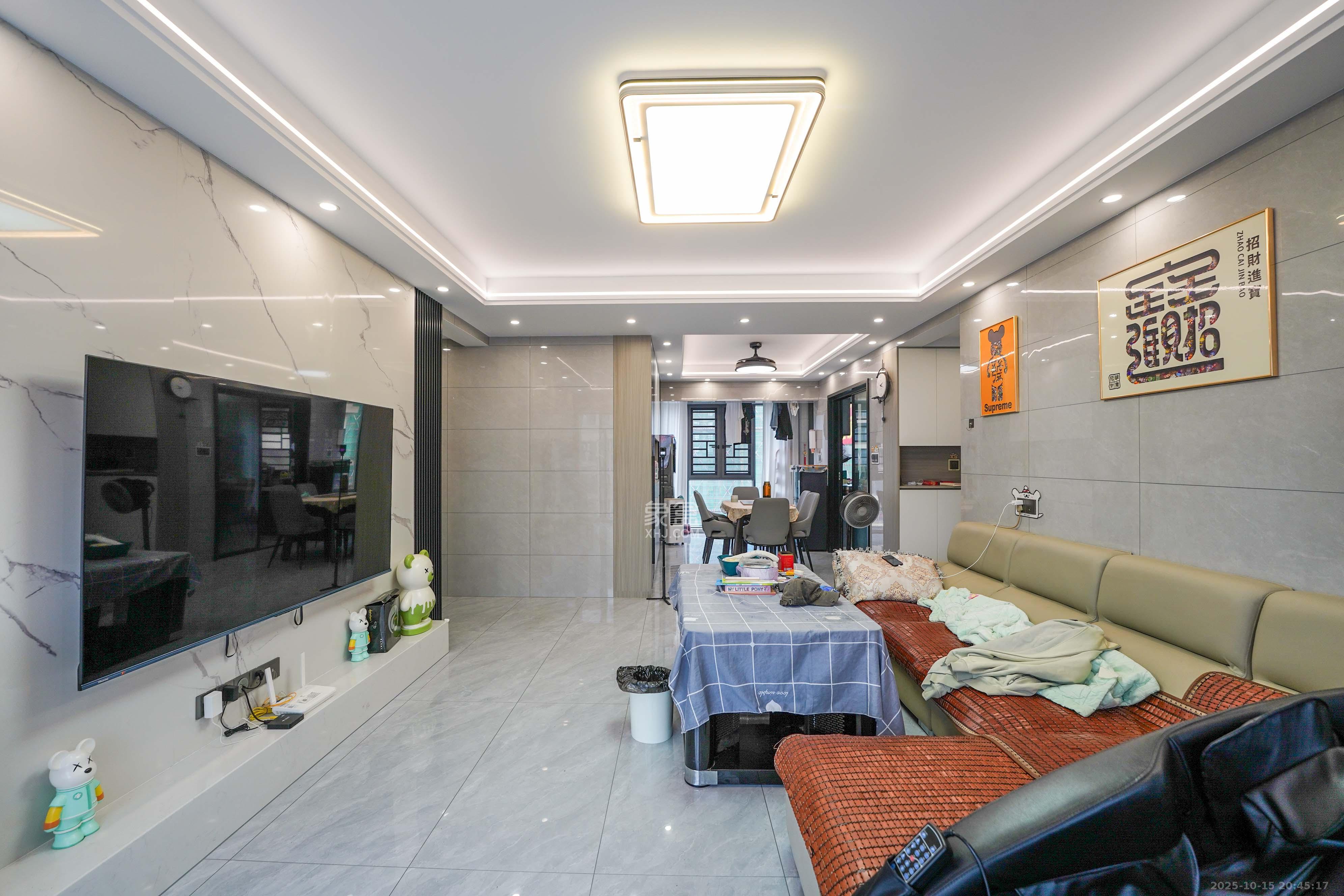 丽发新城  5室2厅2卫    145.0万 丽发新城  5室2厅2卫    145.0万客厅