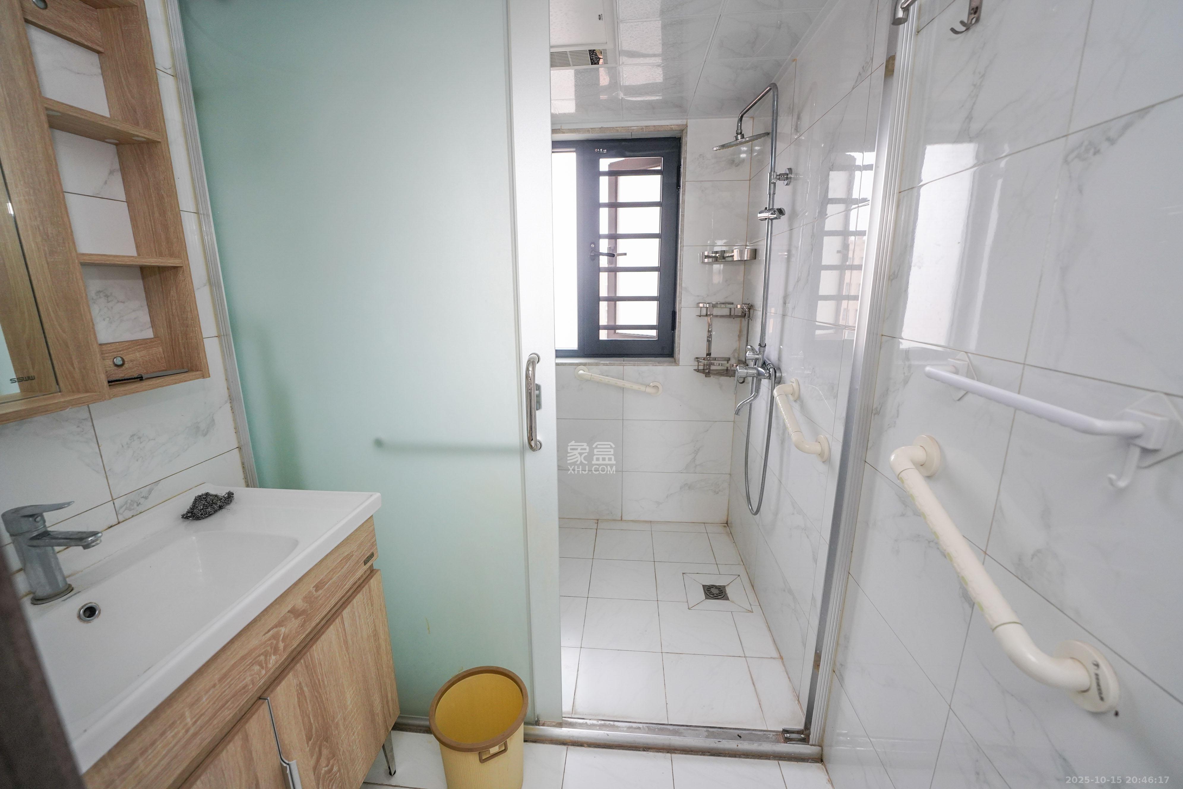 丽发新城  1室0厅0卫    170.0万卫生间