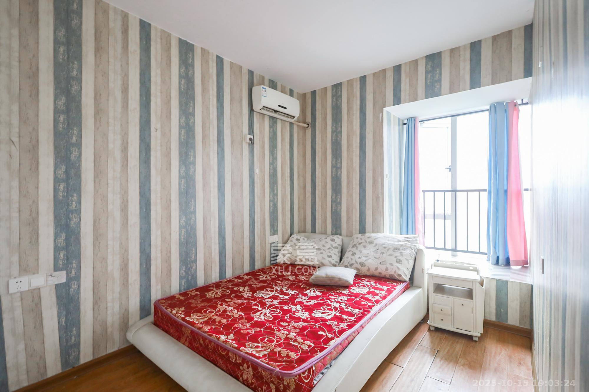 华韵城市海岸(城市水岸苑)  5室2厅2卫    229.0万 华韵城市海岸(城市水岸苑)  5室2厅2卫    229.0万卧室