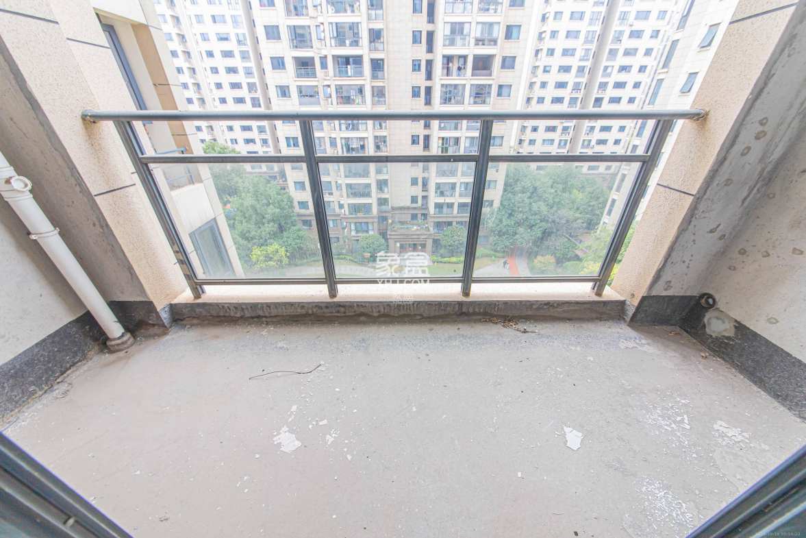 鑫远玲珑 3室2厅1卫 105.0万 鑫远玲珑 3室2厅1卫 105.0万阳台