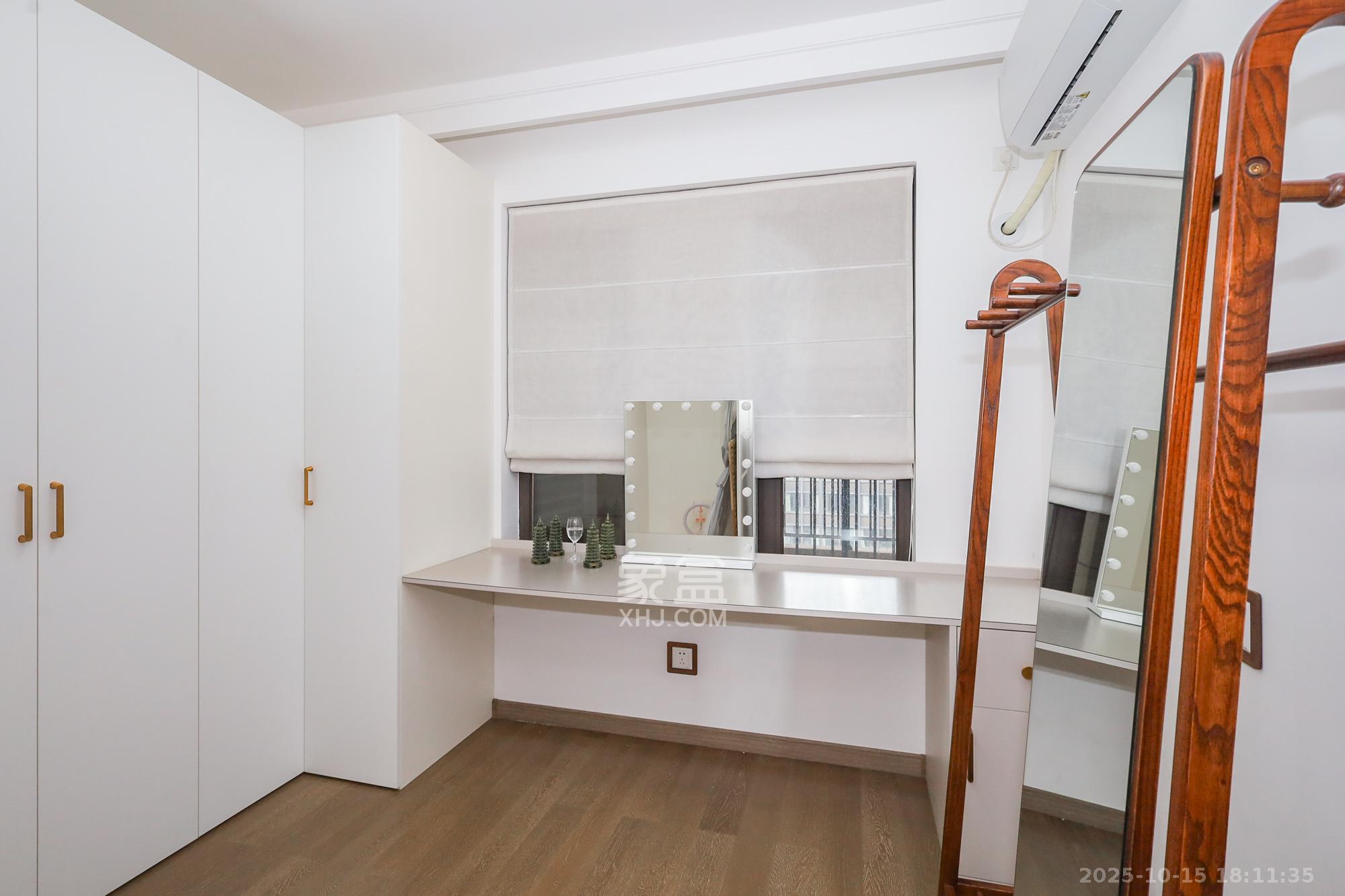 龙湖铂金中心(龙湖春江郦城) 3室2厅2卫 216.0万 龙湖铂金中心(龙湖春江郦城) 3室2厅2卫 216.0万卧室