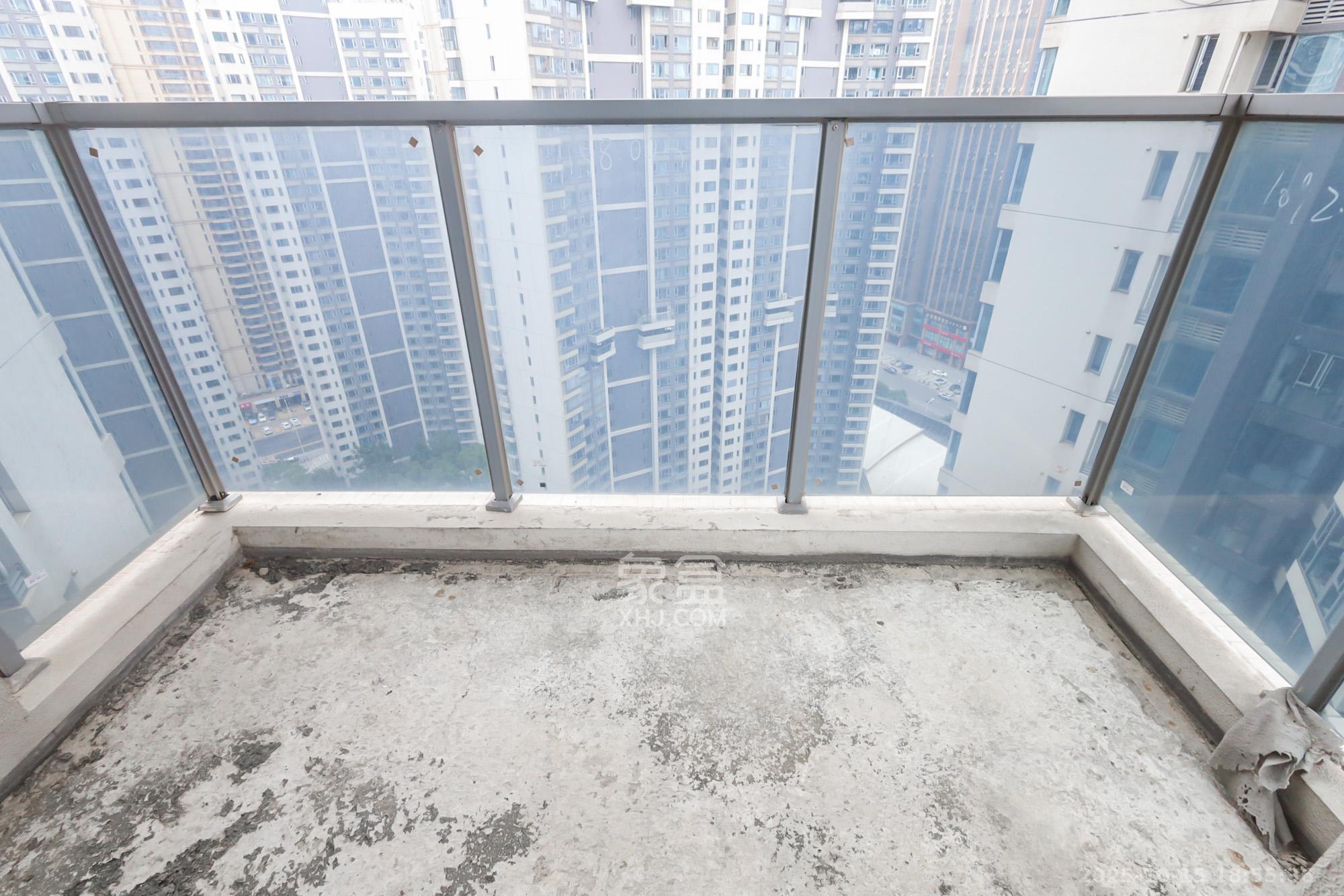 保利天禧D区  4室2厅2卫    228.0万阳台