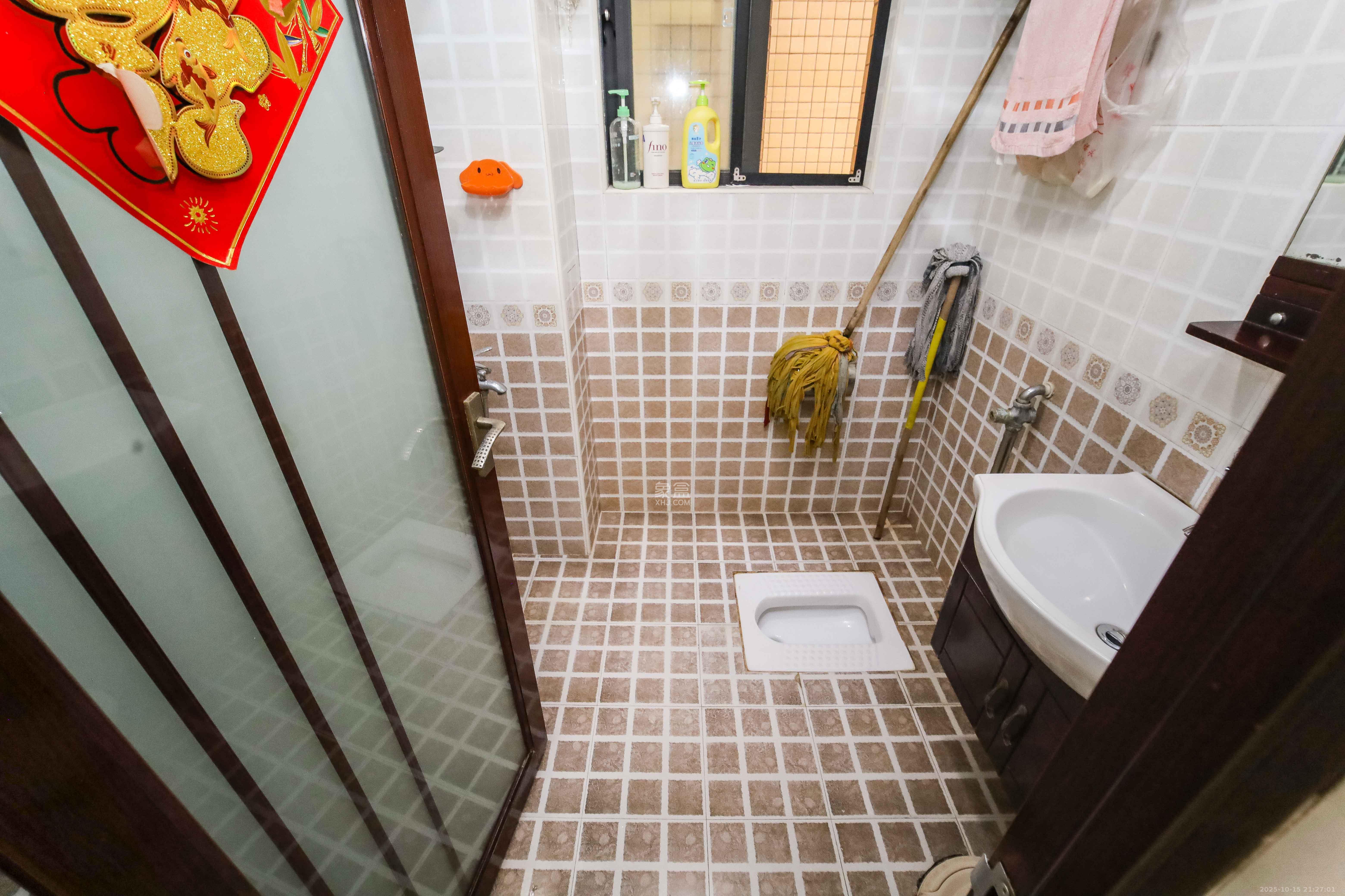 锦湘国际星城三期(锦绣苑) 3室2厅2卫 120.0万 锦湘国际星城三期(锦绣苑) 3室2厅2卫 120.0万卫生间