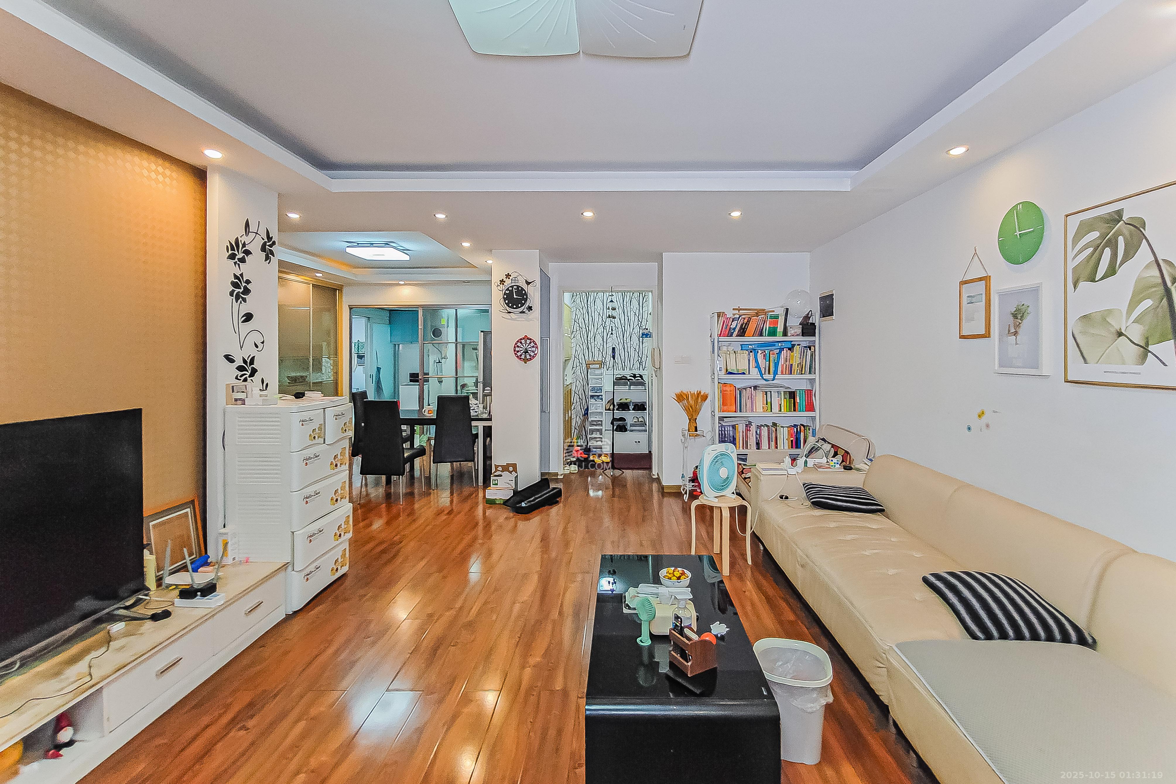 三重星都心  3室2厅2卫    139.0万客厅