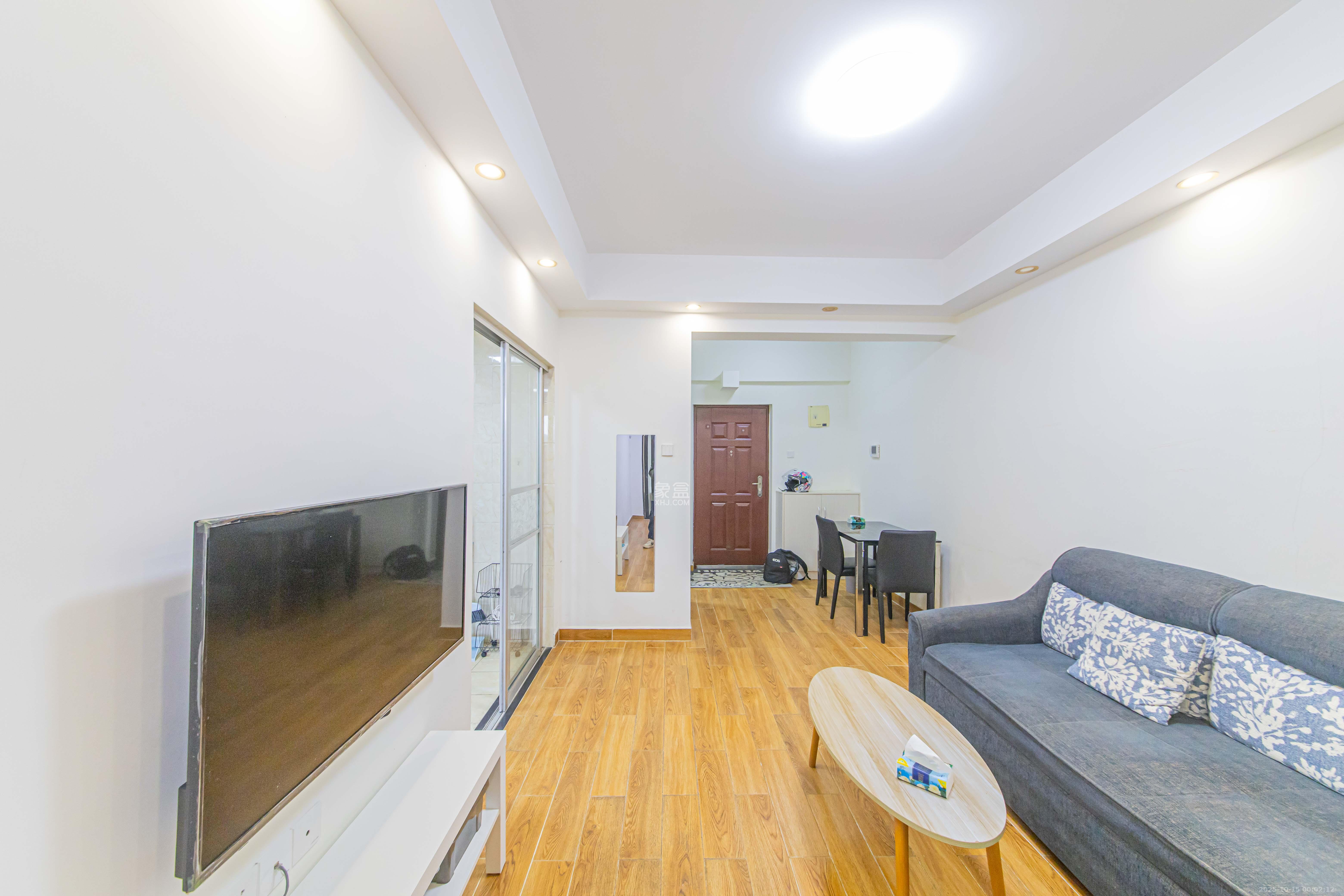 中信凯旋蓝岸(中信新城三期) 1室1厅1卫 30.0万 中信凯旋蓝岸(中信新城三期) 1室1厅1卫 30.0万客厅