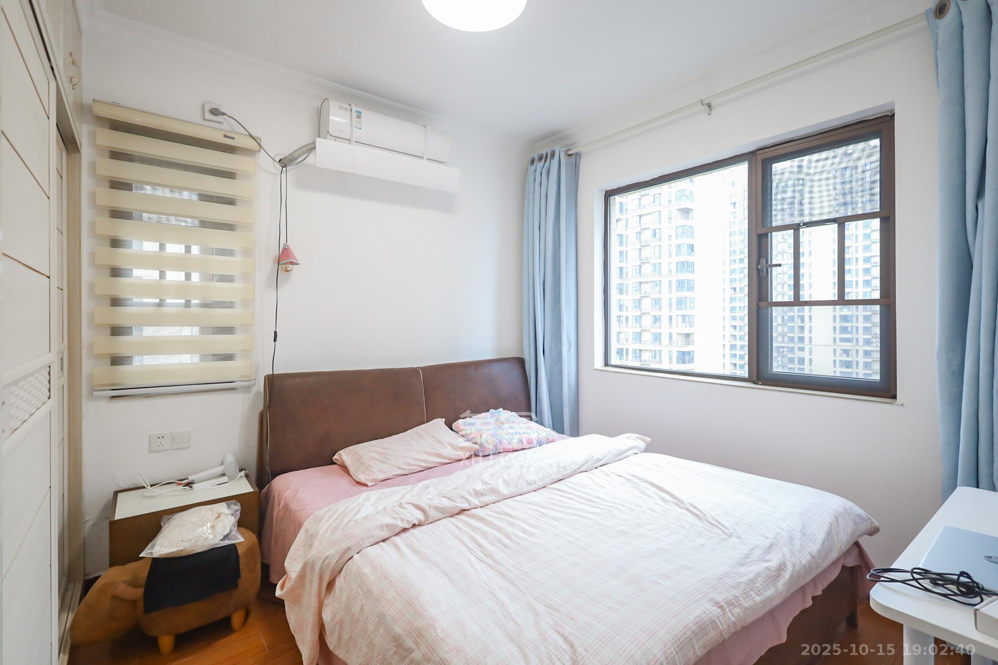 保利西海岸B区  3室2厅1卫    126.0万 保利西海岸B区  3室2厅1卫    126.0万卧室