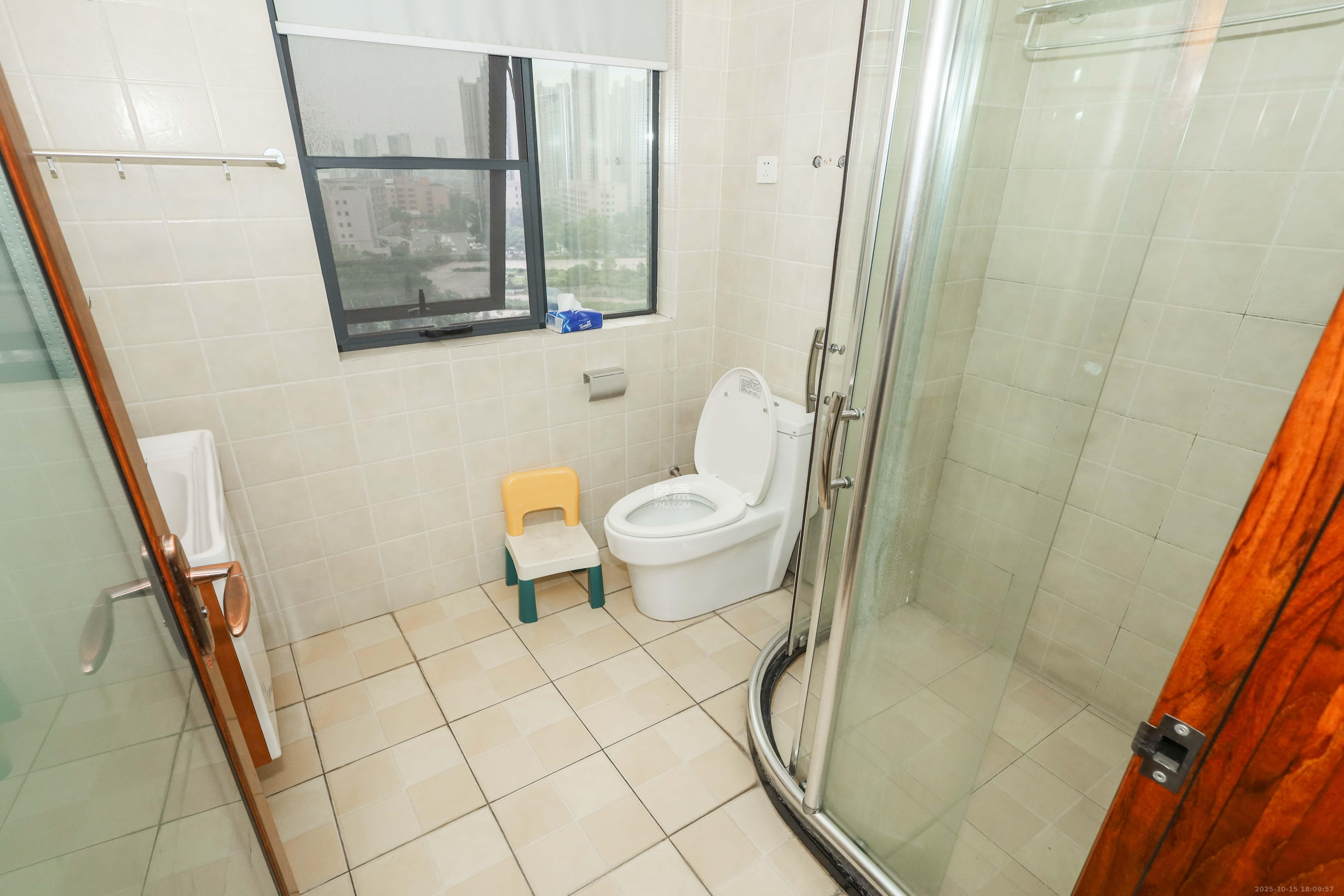 天元涉外景园C区 4室2厅2卫 105.0万 天元涉外景园C区 4室2厅2卫 105.0万卫生间