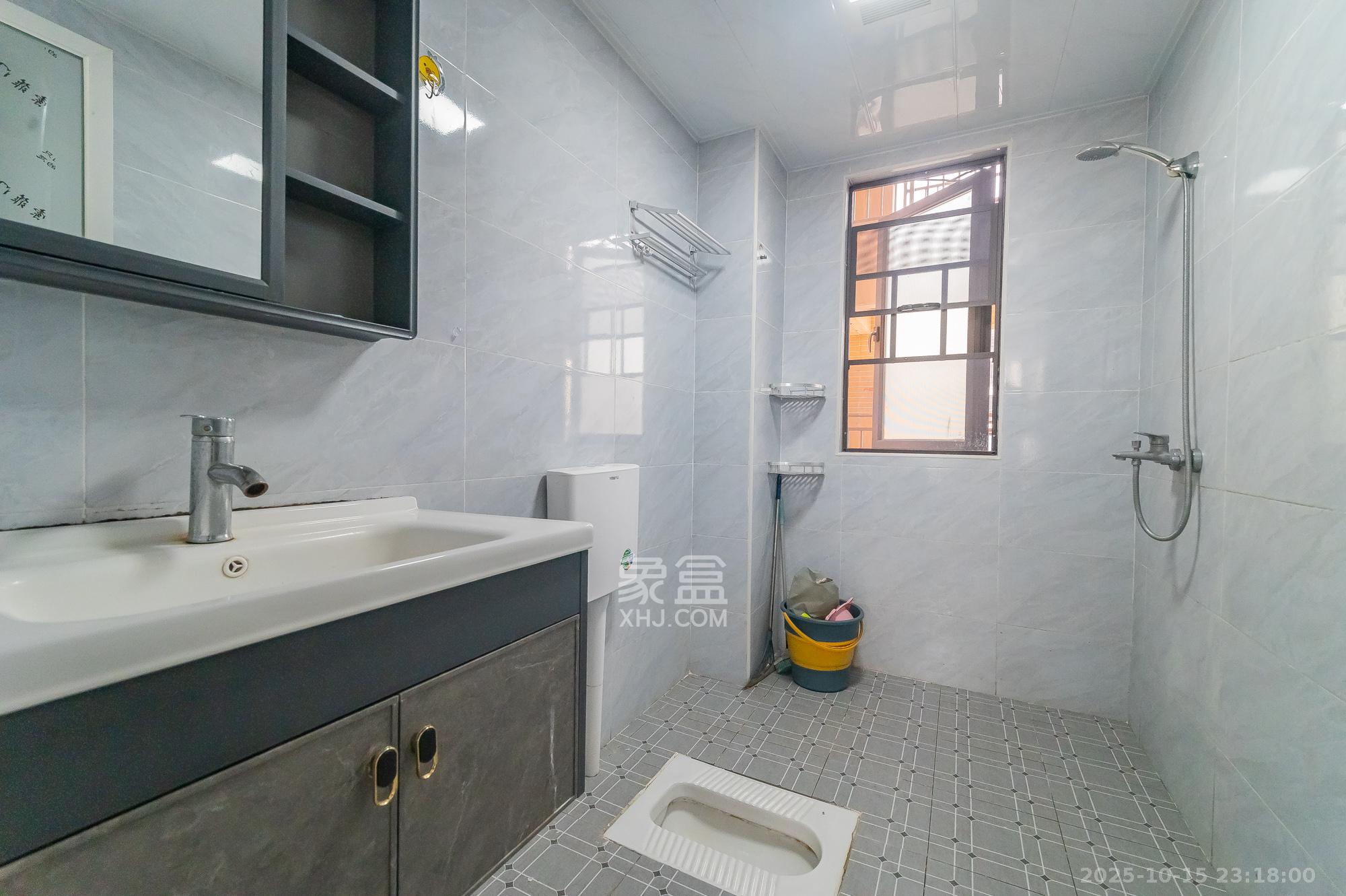 兴进珺府  3室2厅1卫    78.8万 兴进珺府  3室2厅1卫    78.8万卫生间