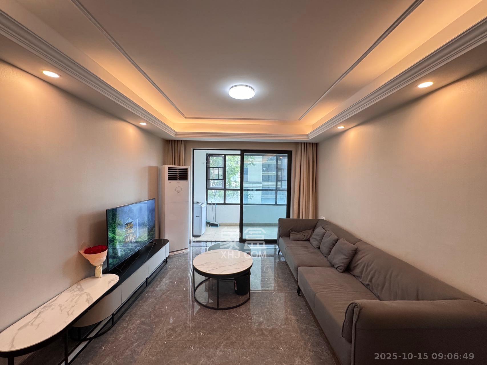 中海珑悦府  3室2厅2卫    3100.0元/月