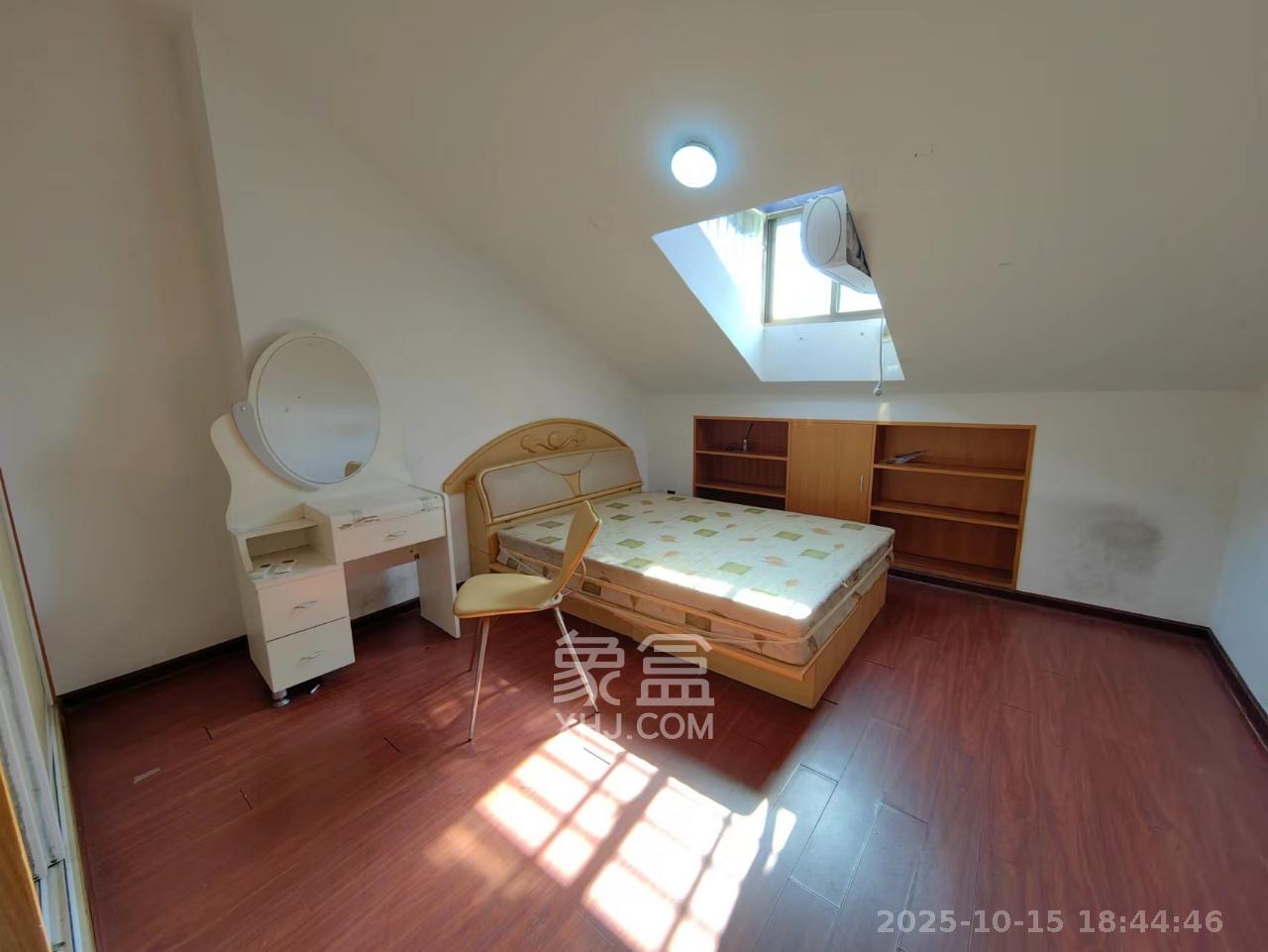 莲湖汽配城  3室3厅3卫    2000.0元/月 莲湖汽配城  3室3厅3卫    2000.0元/月室内图