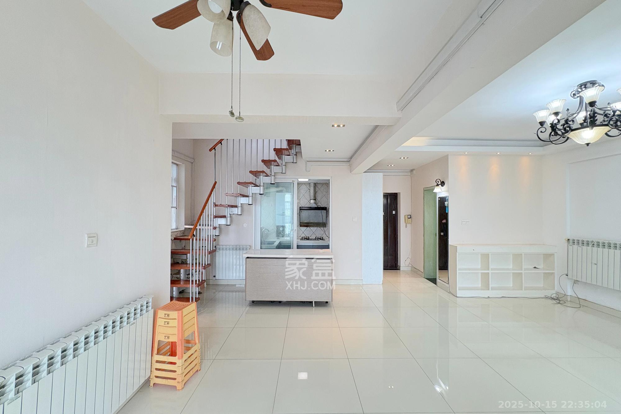 梦泽园  4室2厅3卫    228.0万客厅