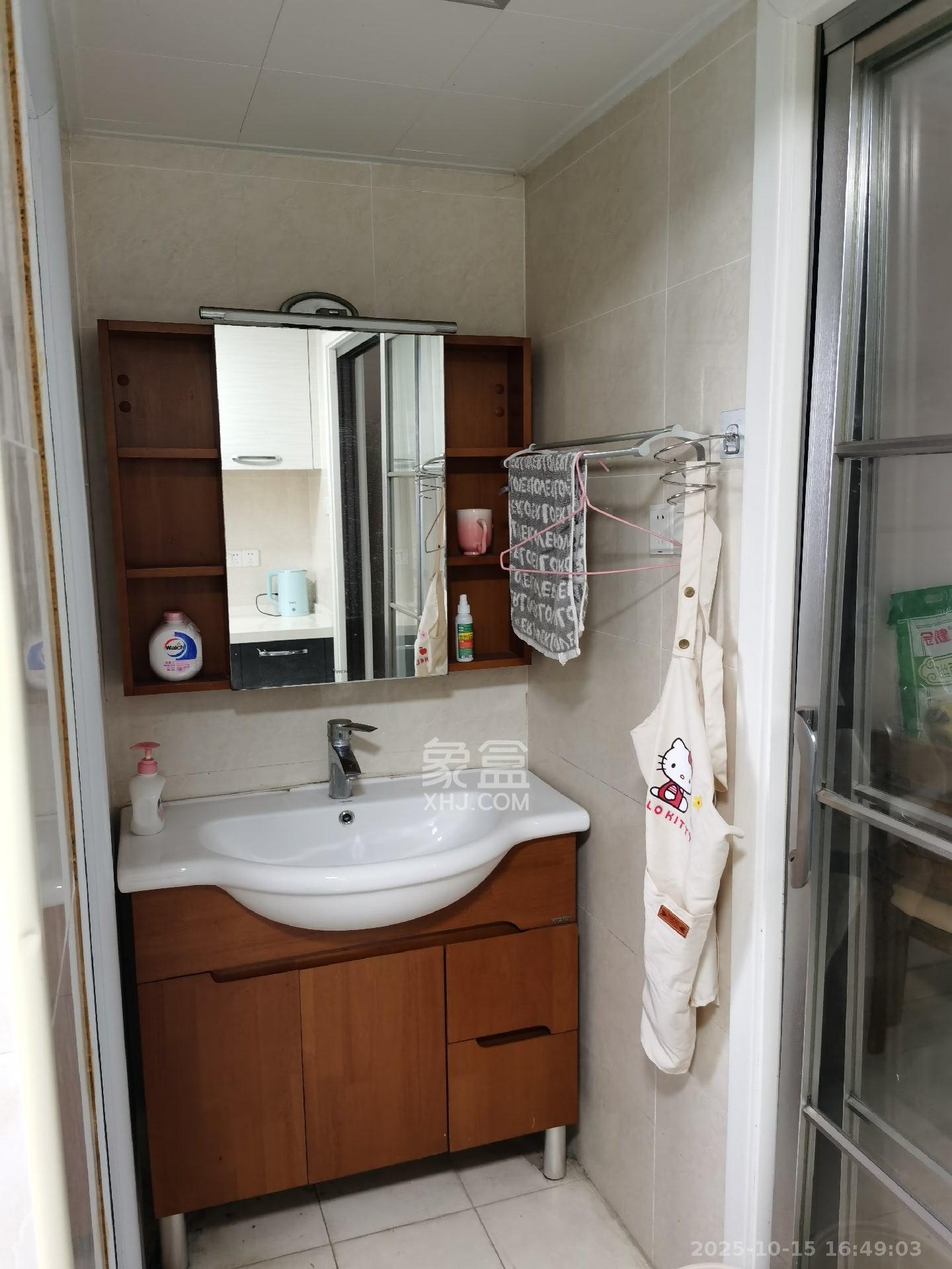 翡翠云天 1室2厅1卫 1900.0元/月 翡翠云天 1室2厅1卫 1900.0元/月室内图