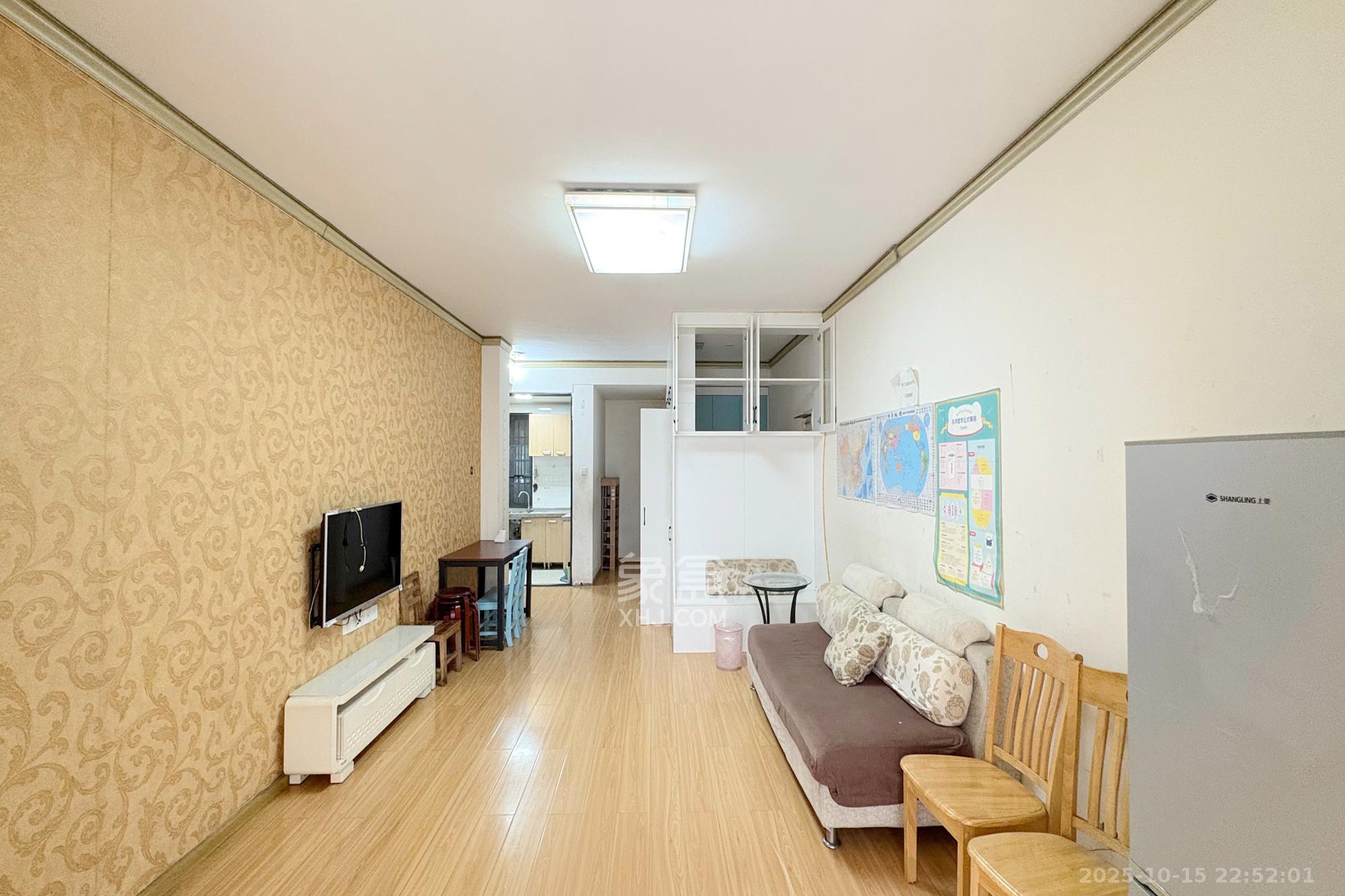 凯通国际城(凯通朝庭)  3室2厅1卫    85.0万 凯通国际城(凯通朝庭)  3室2厅1卫    85.0万客厅