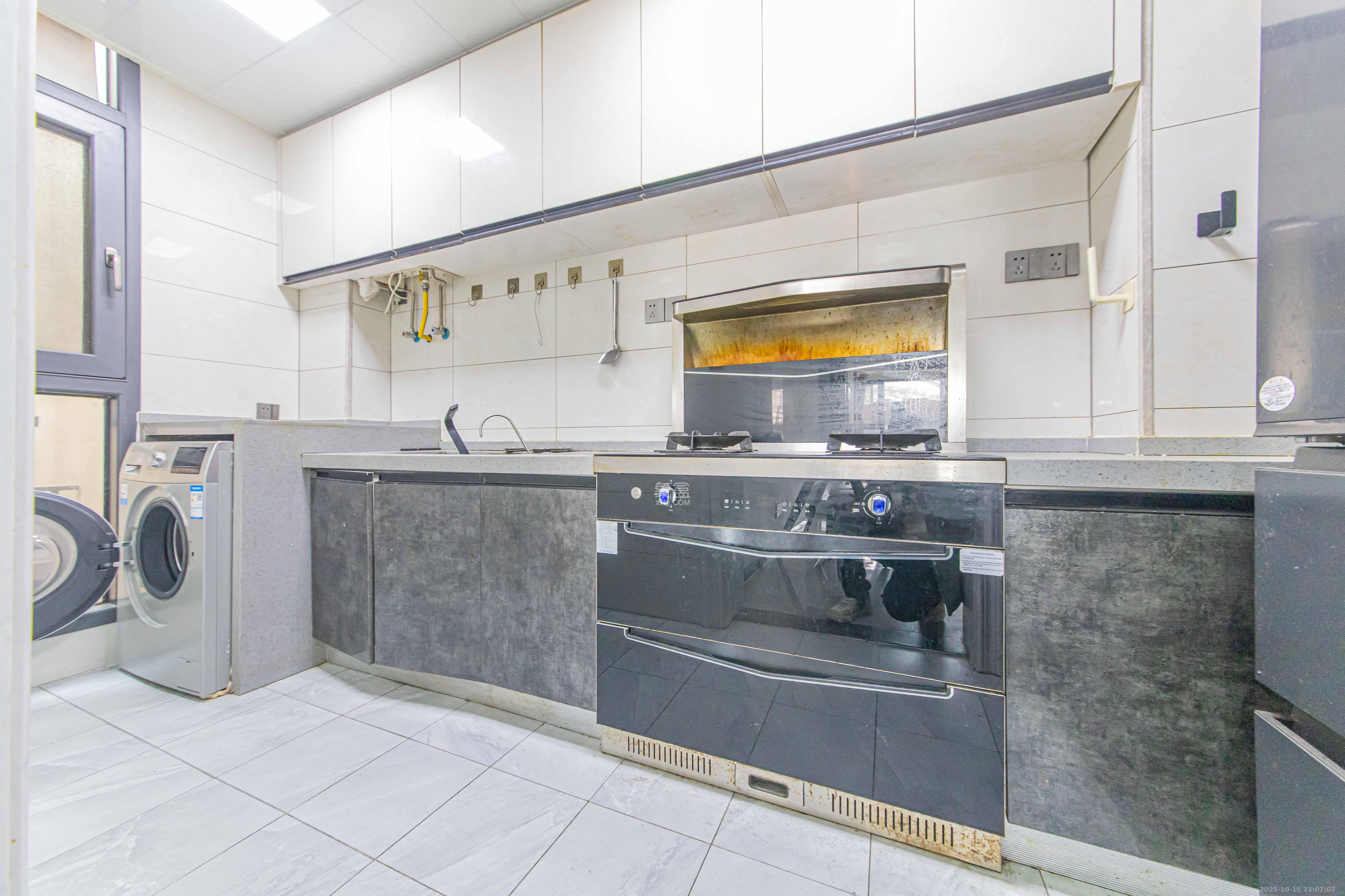 中建芙蓉嘉苑  4室2厅1卫    105.0万厨房