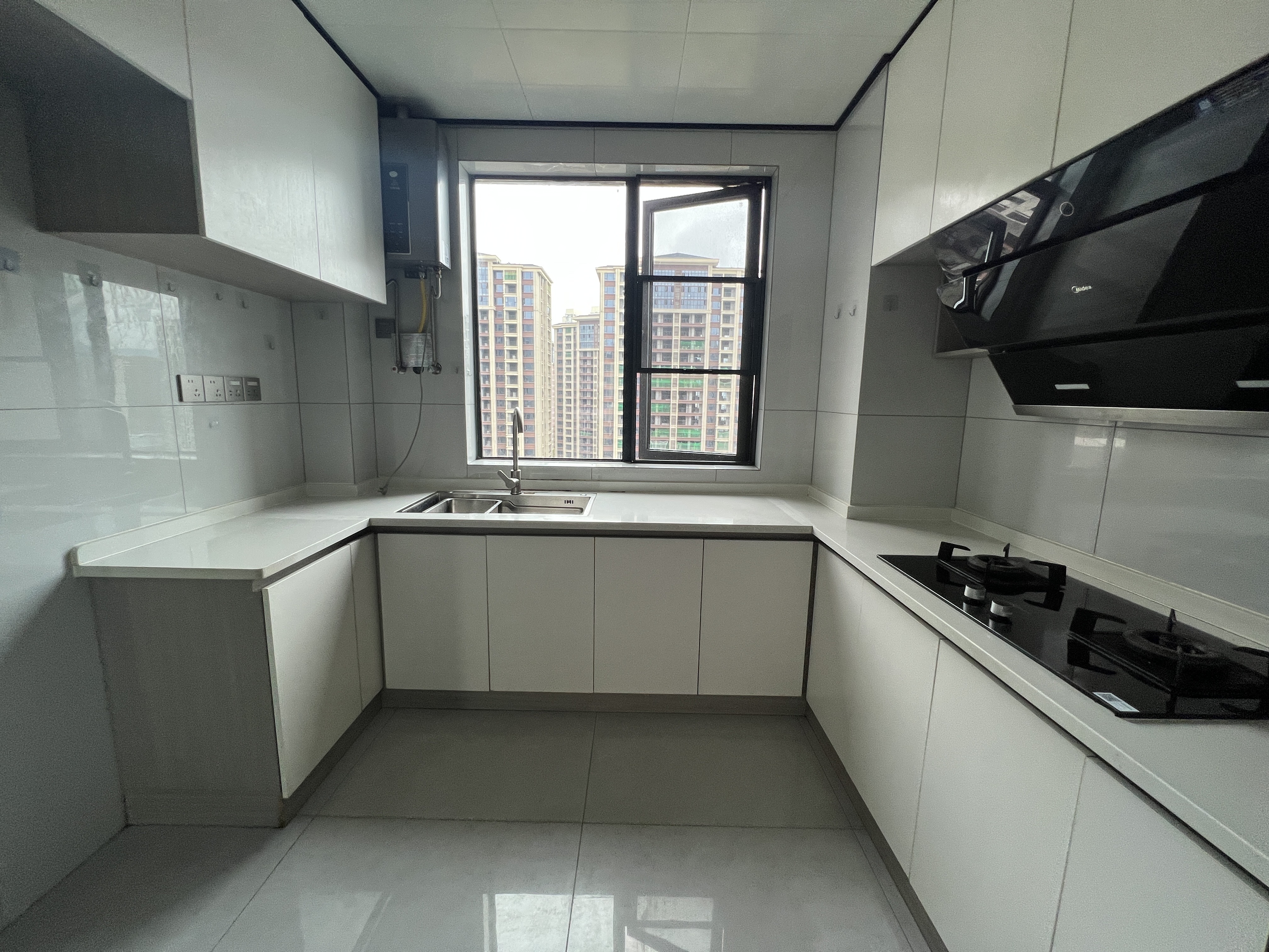 南门口安置小区二期  3室2厅2卫    2400.0元/月室内图