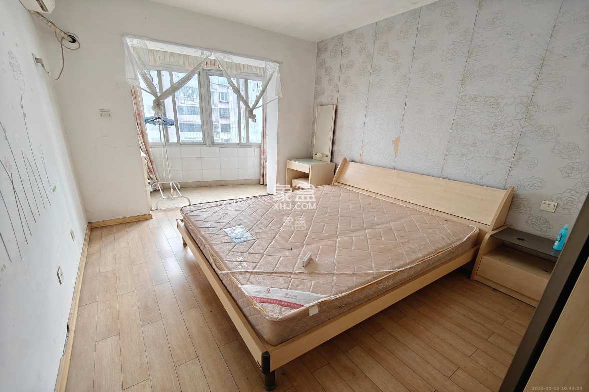 玛依拉山庄 2室2厅1卫 2400.0元/月 玛依拉山庄 2室2厅1卫 2400.0元/月室内图