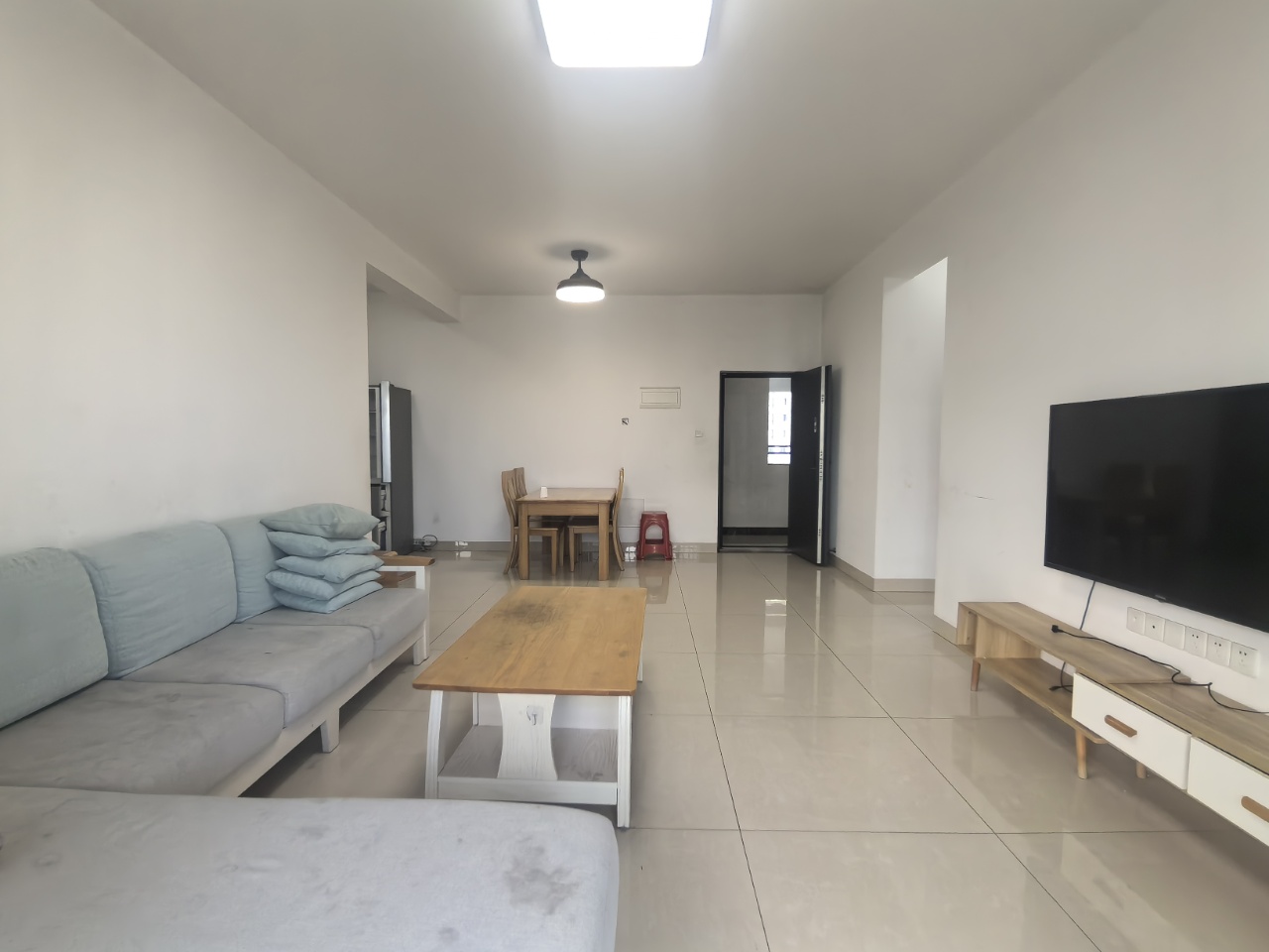 蓝城印象  3室2厅1卫    3500.0元/月 蓝城印象  3室2厅1卫    3500.0元/月室内图