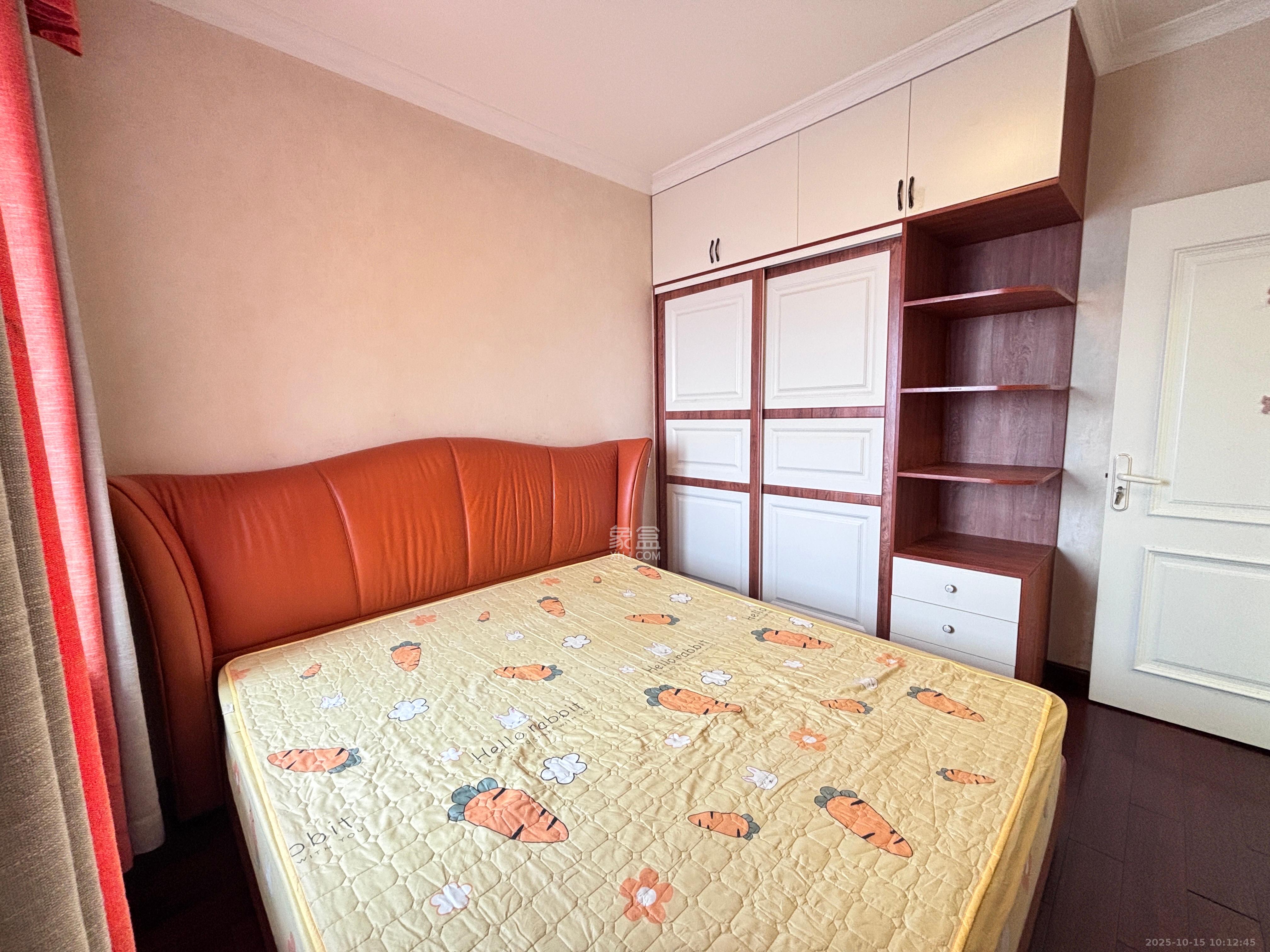 中粮鸿云  3室2厅1卫    1800.0元/月室内图