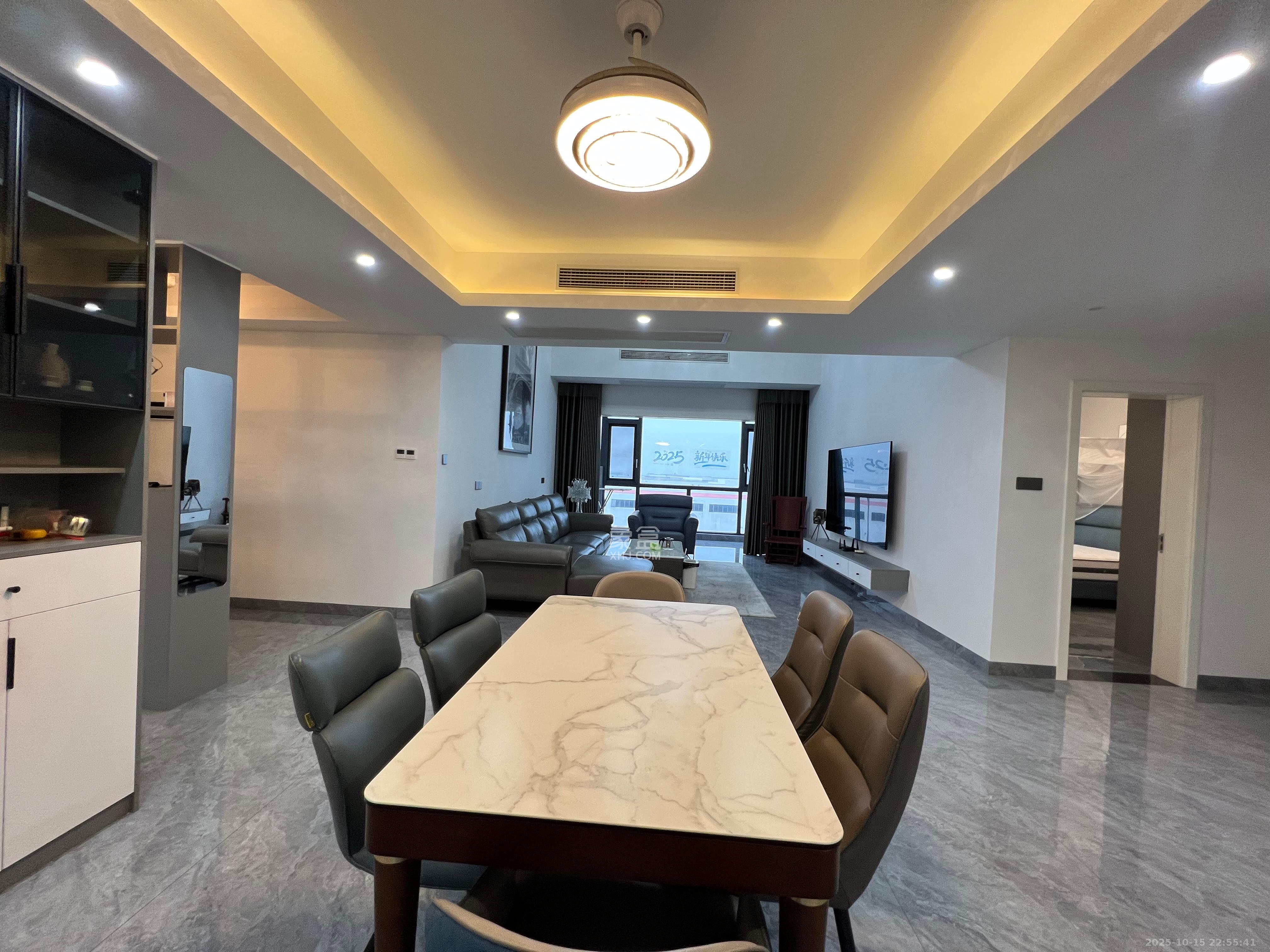 沃家苑  4室2厅1卫    118.0万 沃家苑  4室2厅1卫    118.0万客厅