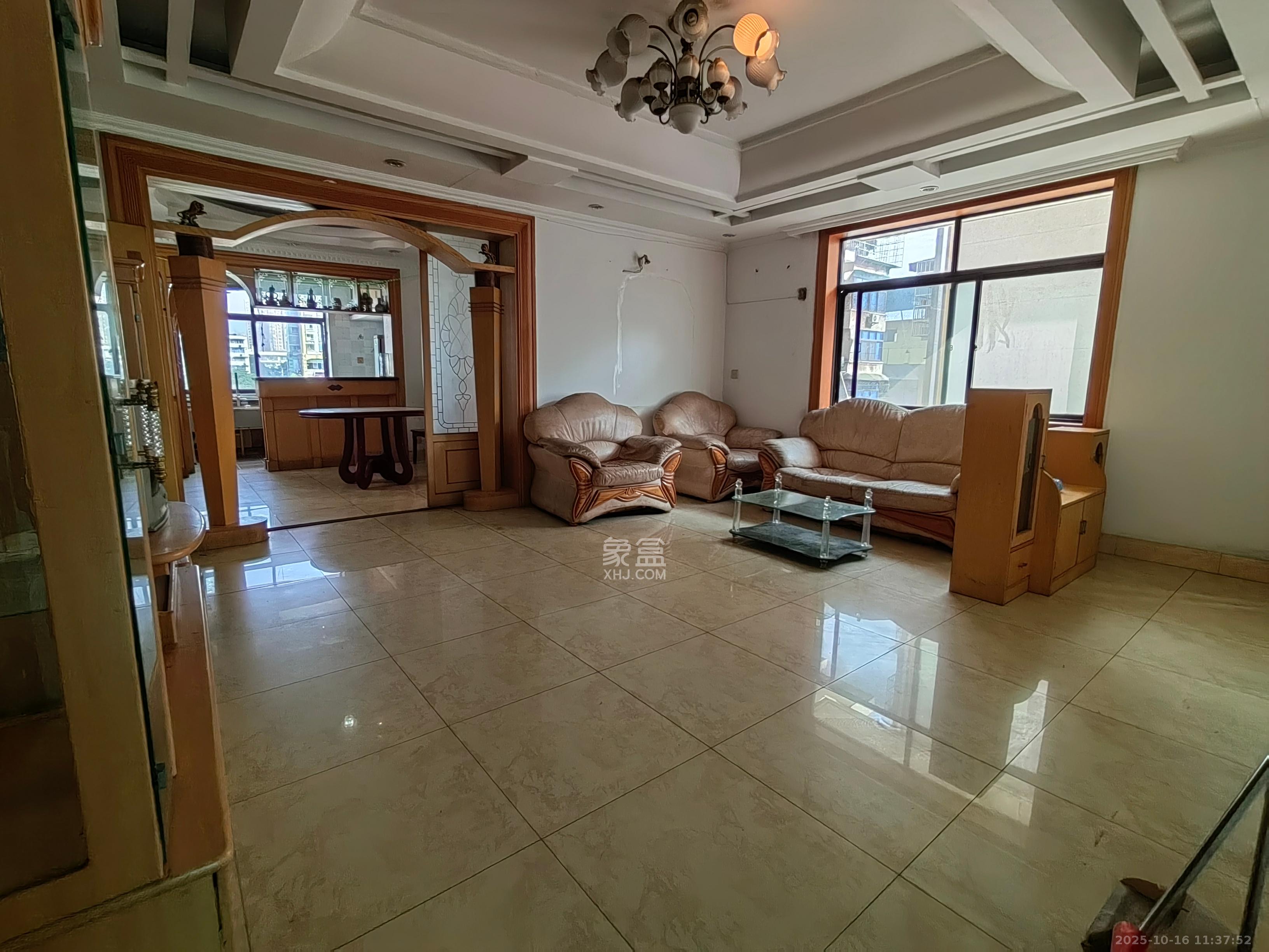 便河边人大宿舍(长沙市人大常委会家属区)  4室2厅1卫    3000.0元/月 便河边人大宿舍(长沙市人大常委会家属区)  4室2厅1卫    3000.0元/月