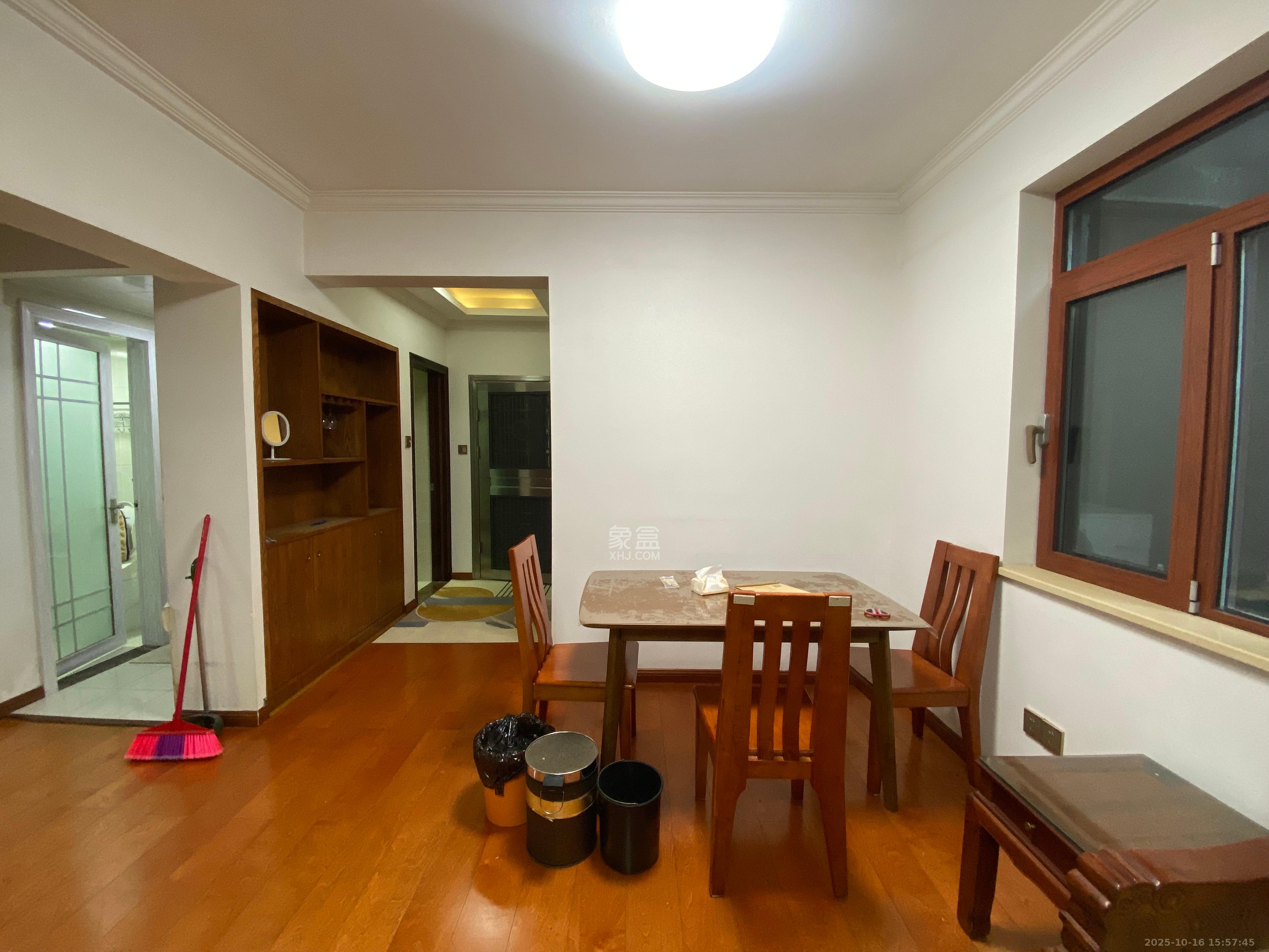 欧莱雅郡  3室2厅1卫    1900.0元/月室内图