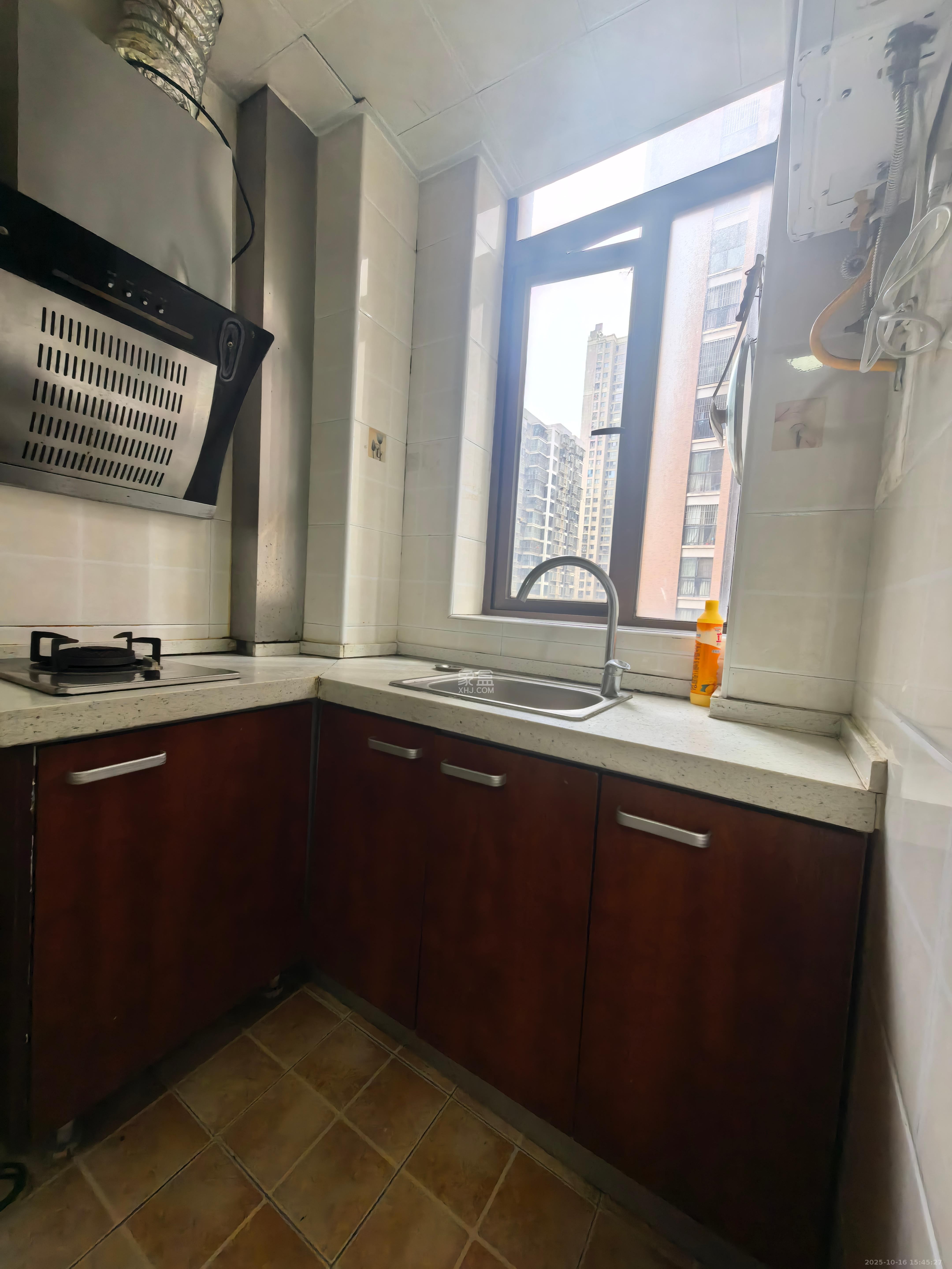 水岸世景  1室1厅1卫    1000.0元/月 水岸世景  1室1厅1卫    1000.0元/月室内图