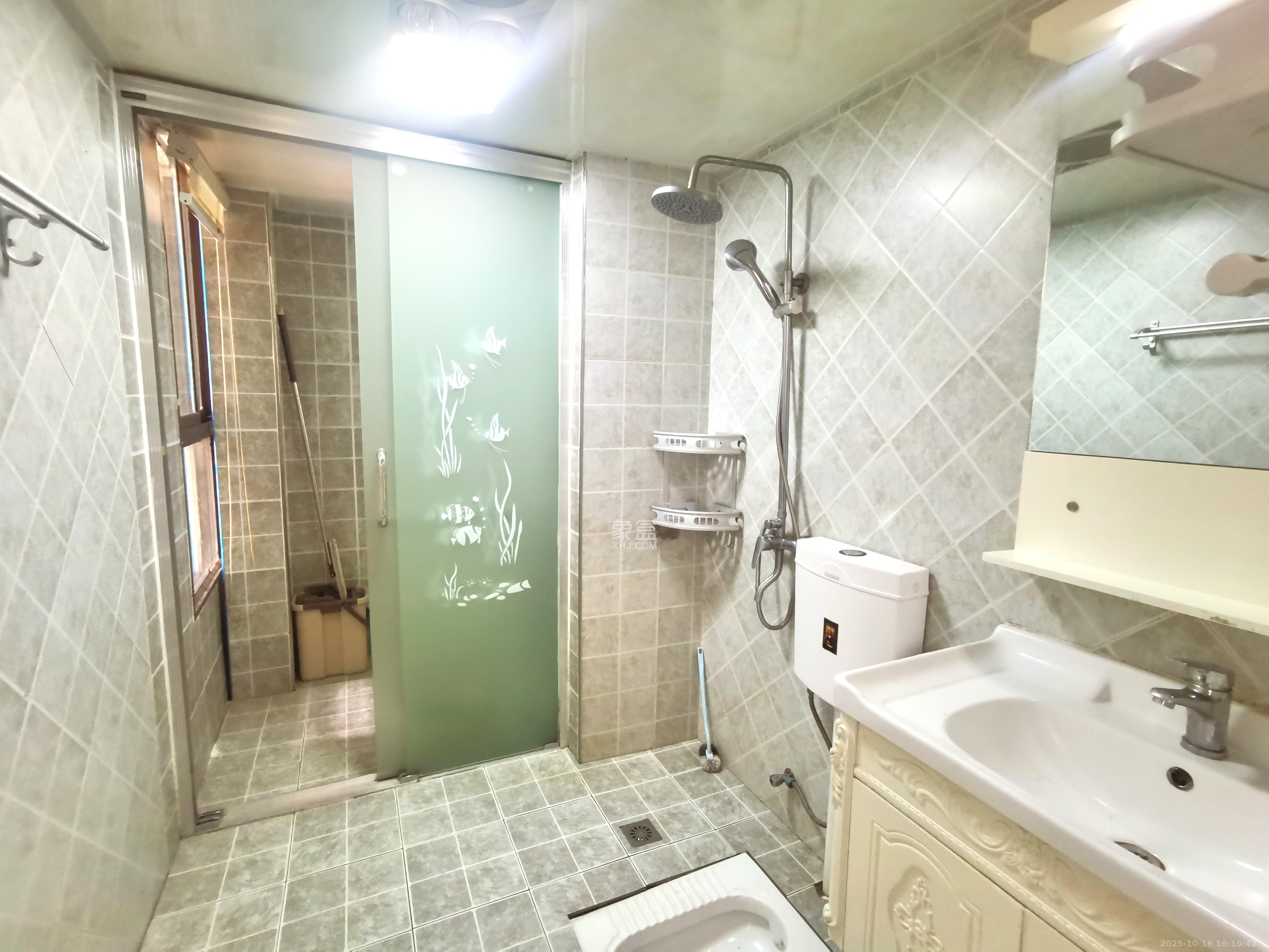 山语城三期 3室2厅1卫 2000.0元/月 山语城三期 3室2厅1卫 2000.0元/月室内图