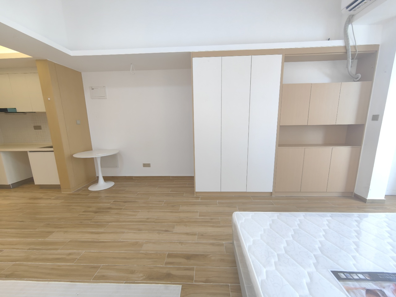 海航豪庭南苑  1室1厅1卫    2200.0元/月室内图