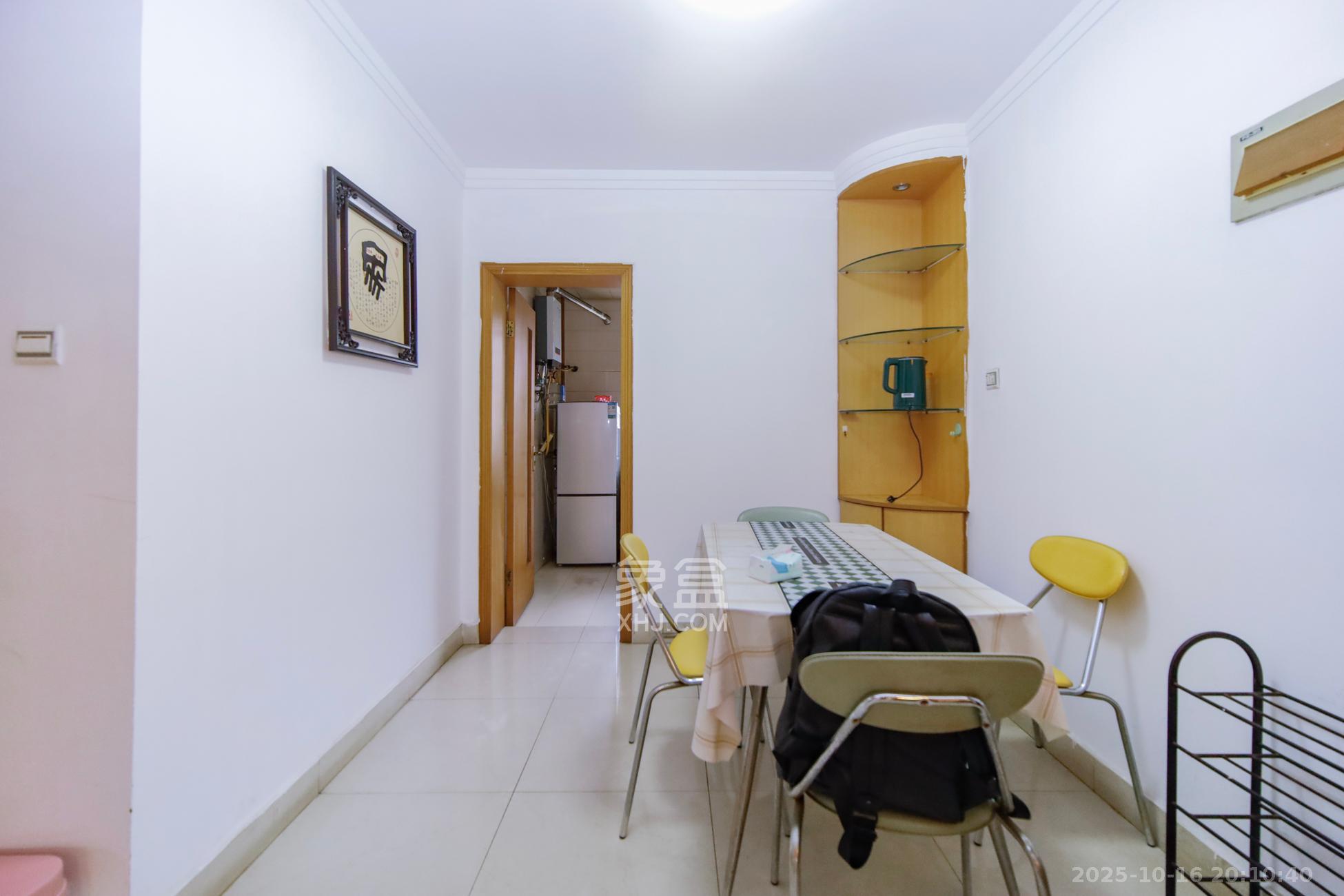 三湘小区  2室2厅1卫    46.0万客厅