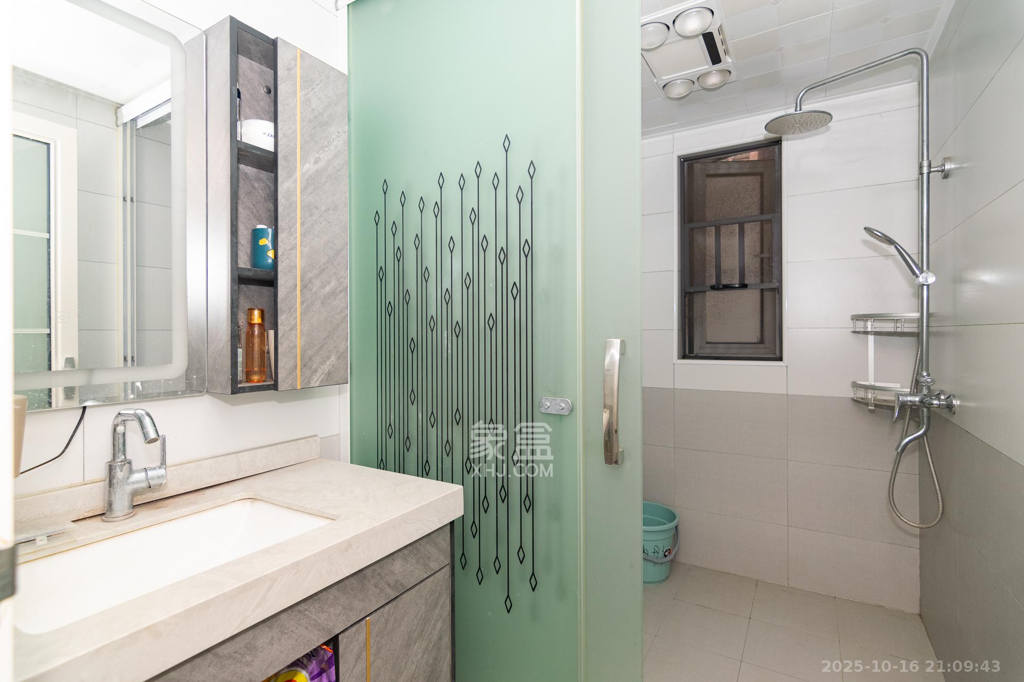 新城国际花都 3室2厅2卫 72.8万 新城国际花都 3室2厅2卫 72.8万卫生间