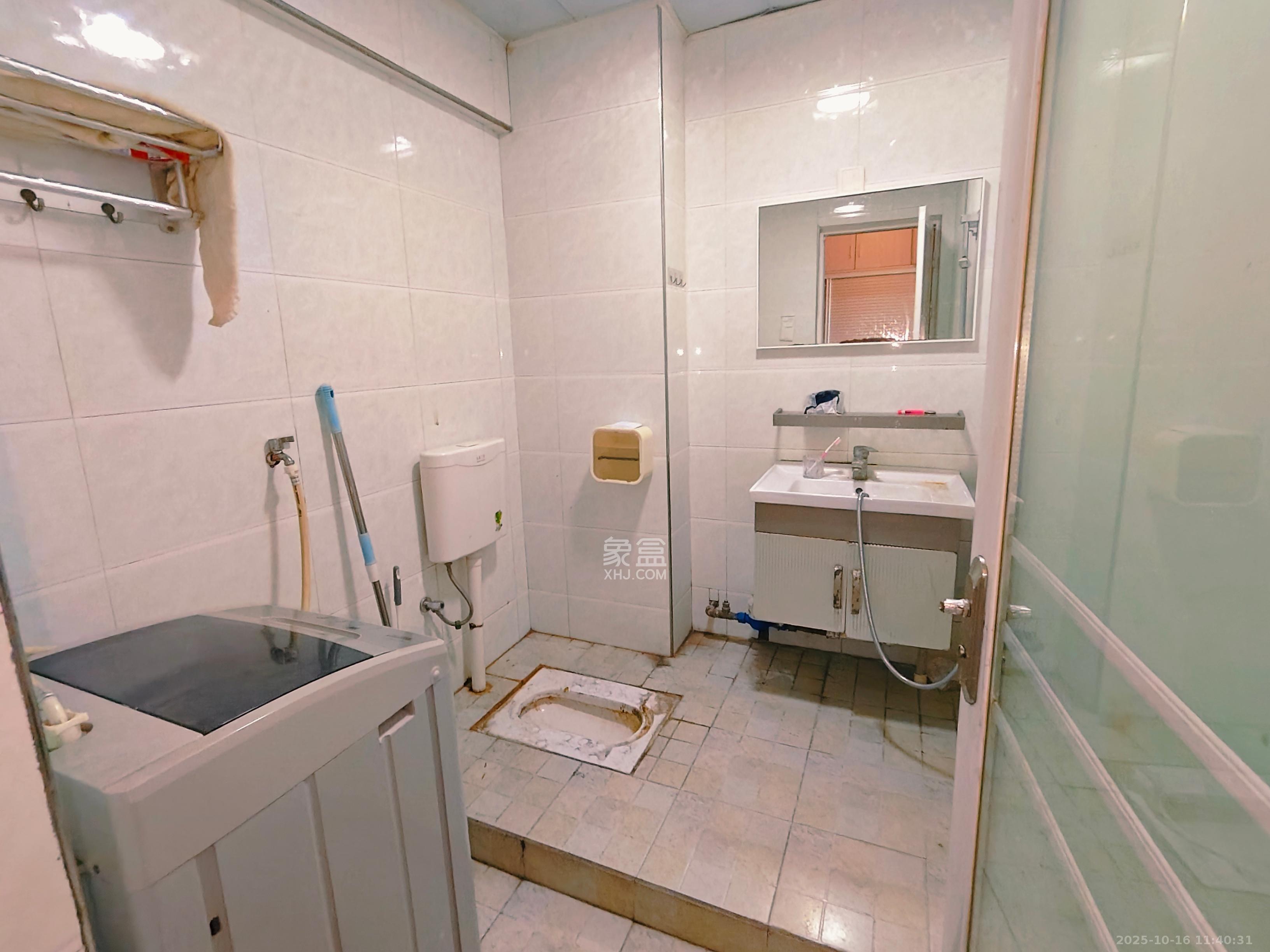 东怡外国（南湖一号)  1室1厅1卫    2000.0元/月