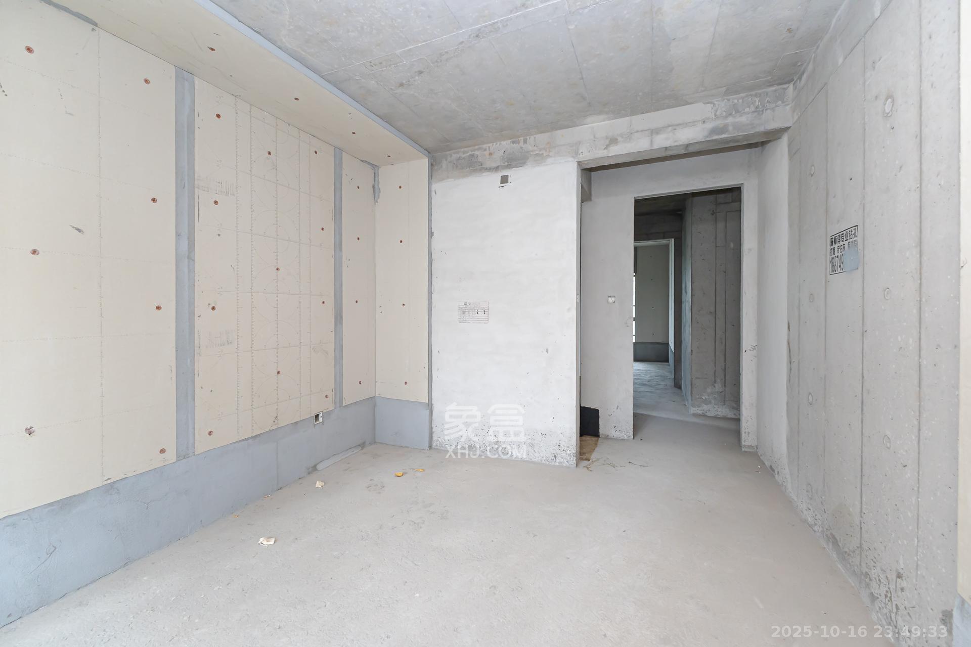 润和湘江天地D区  4室2厅2卫    137.0万卧室