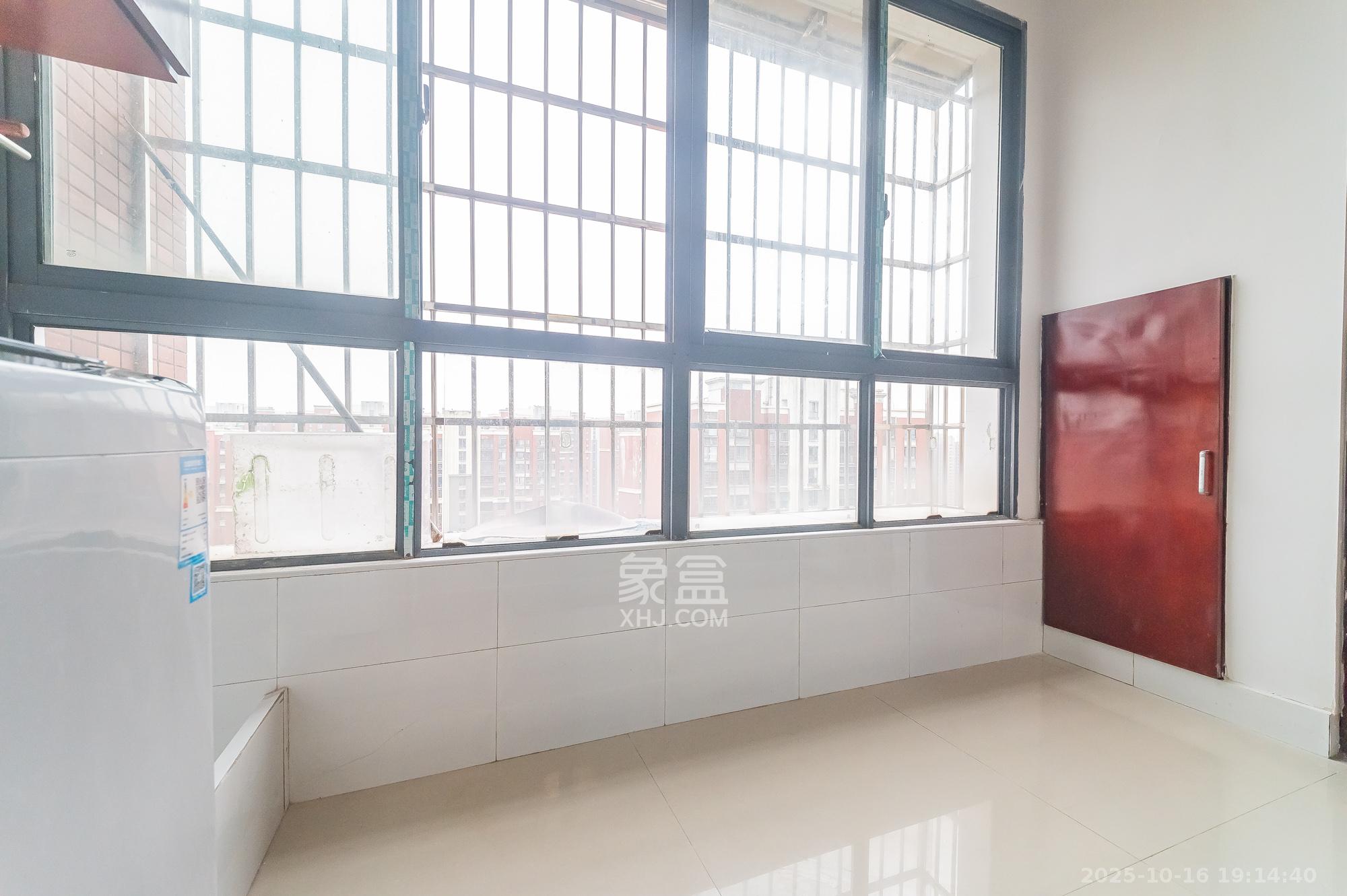 华润凤凰城二期 2室2厅1卫 48.8万 华润凤凰城二期 2室2厅1卫 48.8万阳台