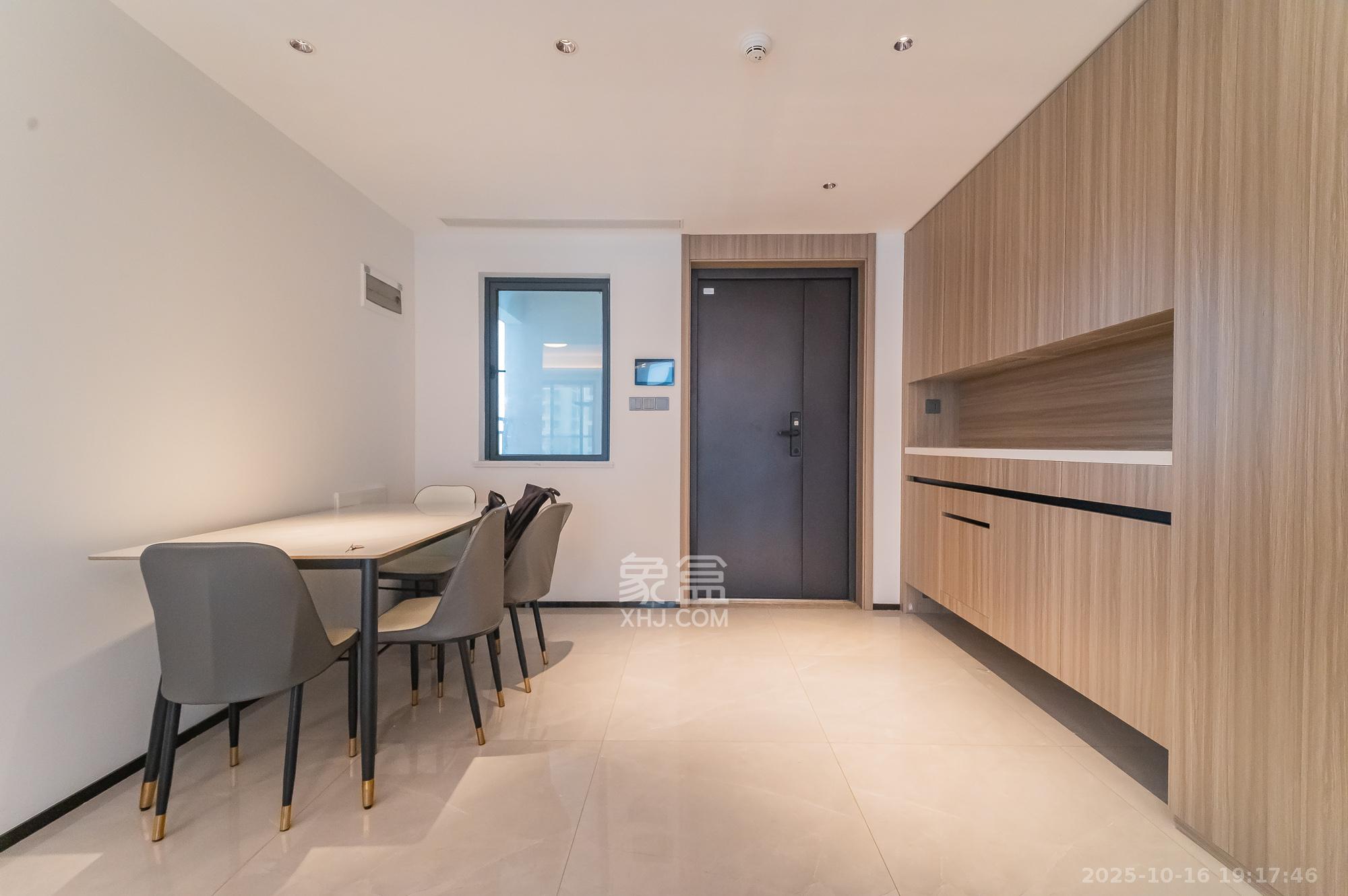 三一云谷  4室2厅2卫    135.8万客厅