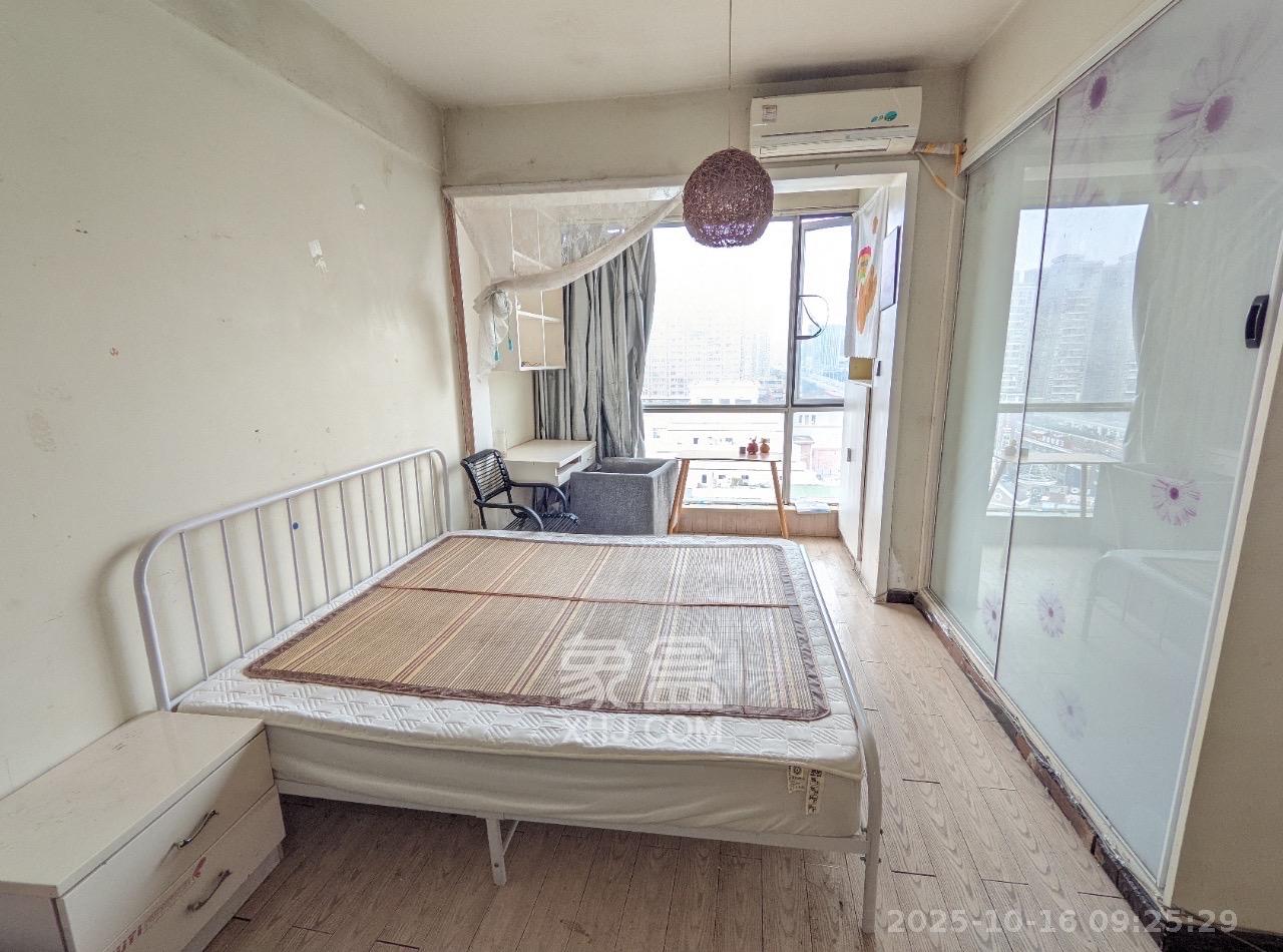 上河国际A座  1室1厅1卫    1600.0元/月室内图