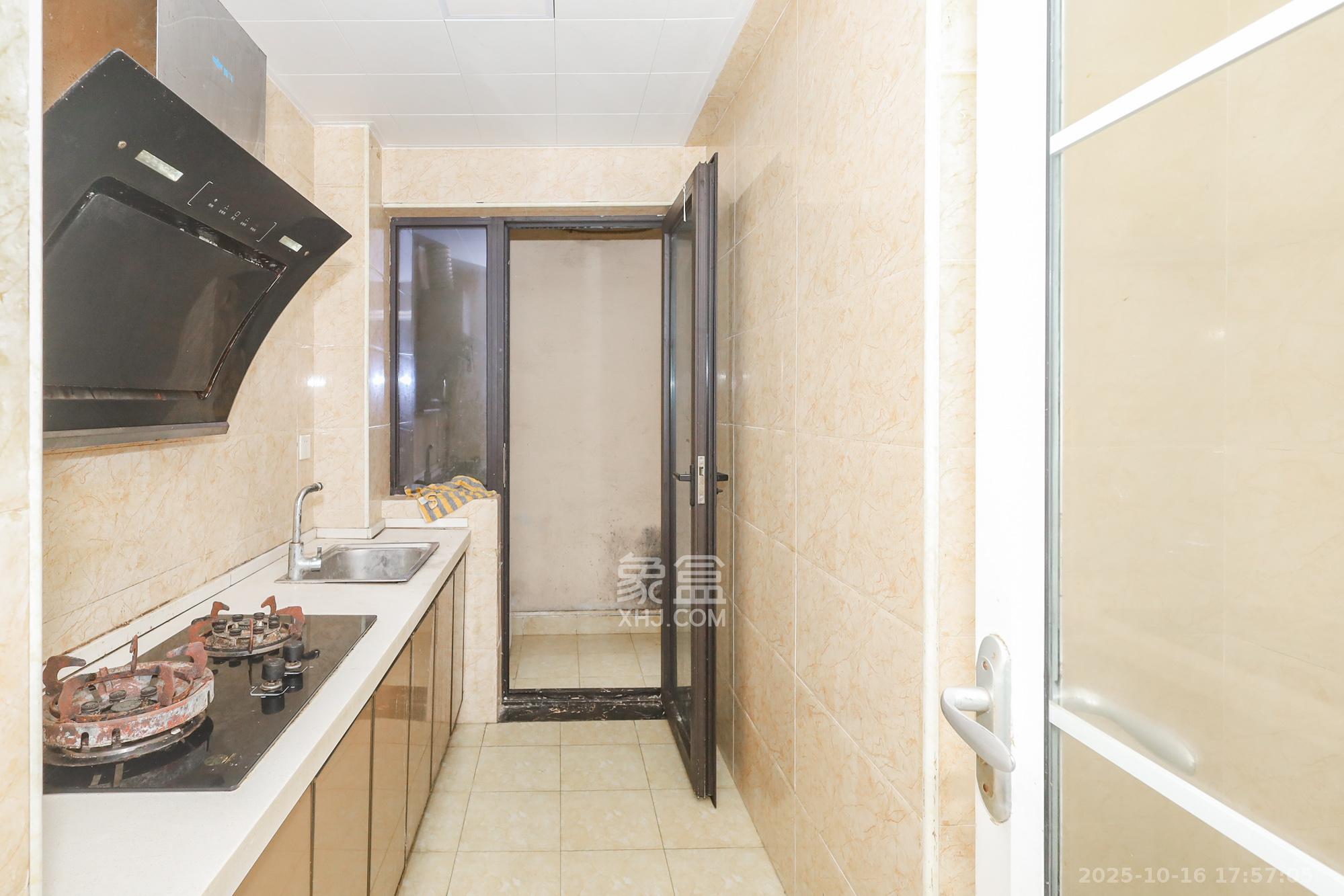 协信星澜汇  4室2厅2卫    110.0万厨房