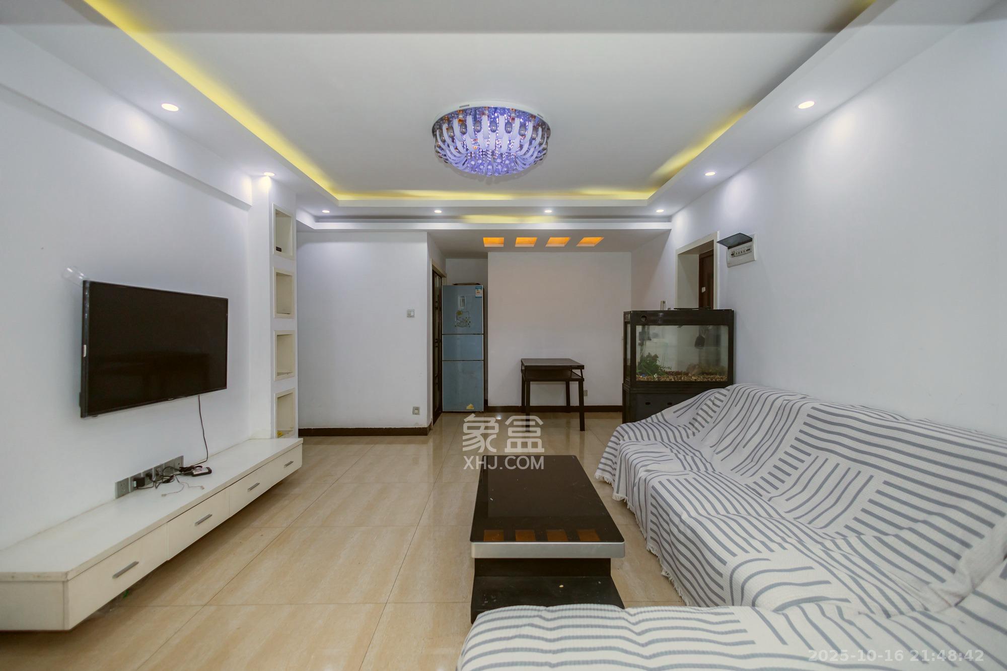 蝴蝶谷  2室2厅1卫    48.8万客厅