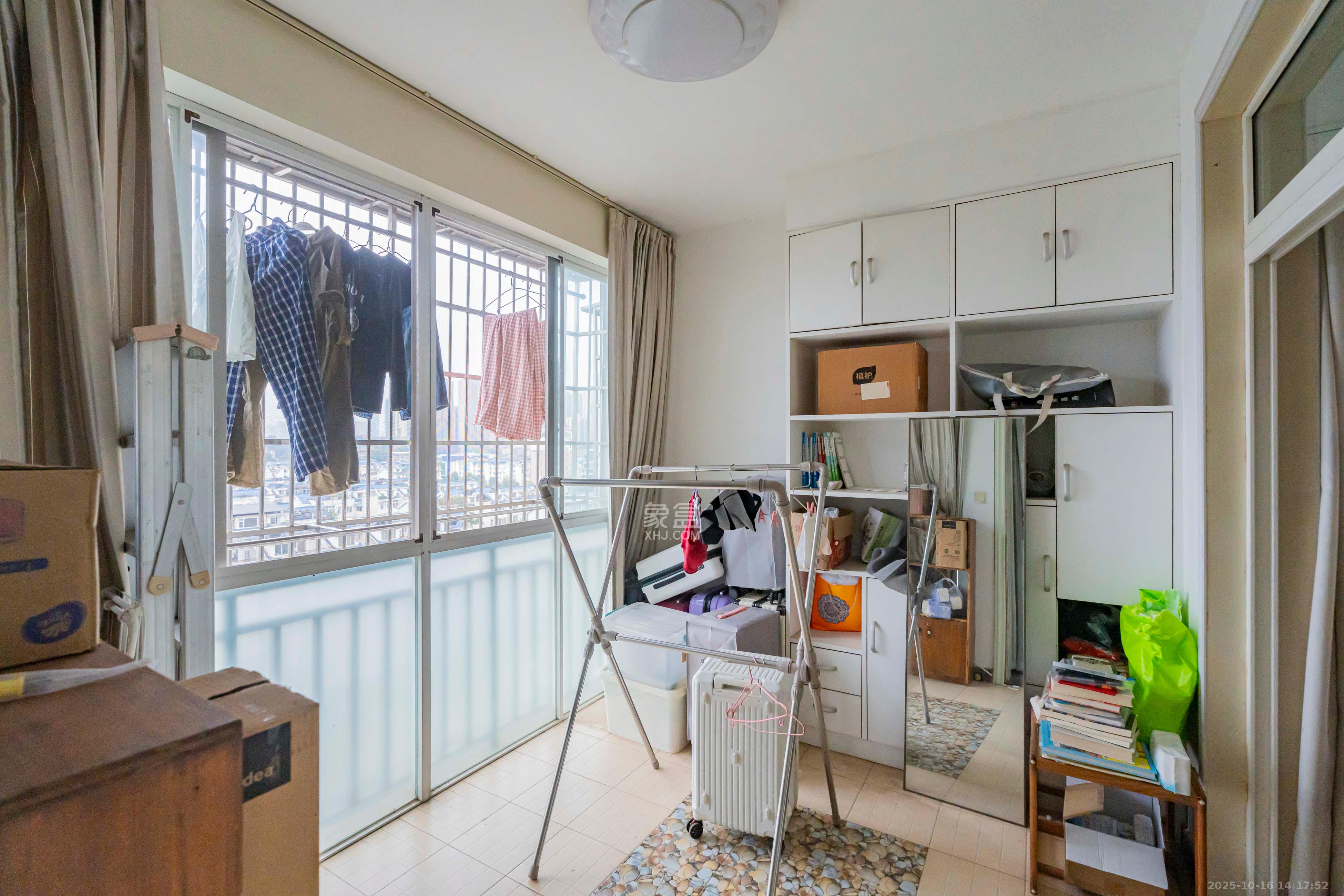 科大佳园北苑  3室2厅2卫    195.88万阳台