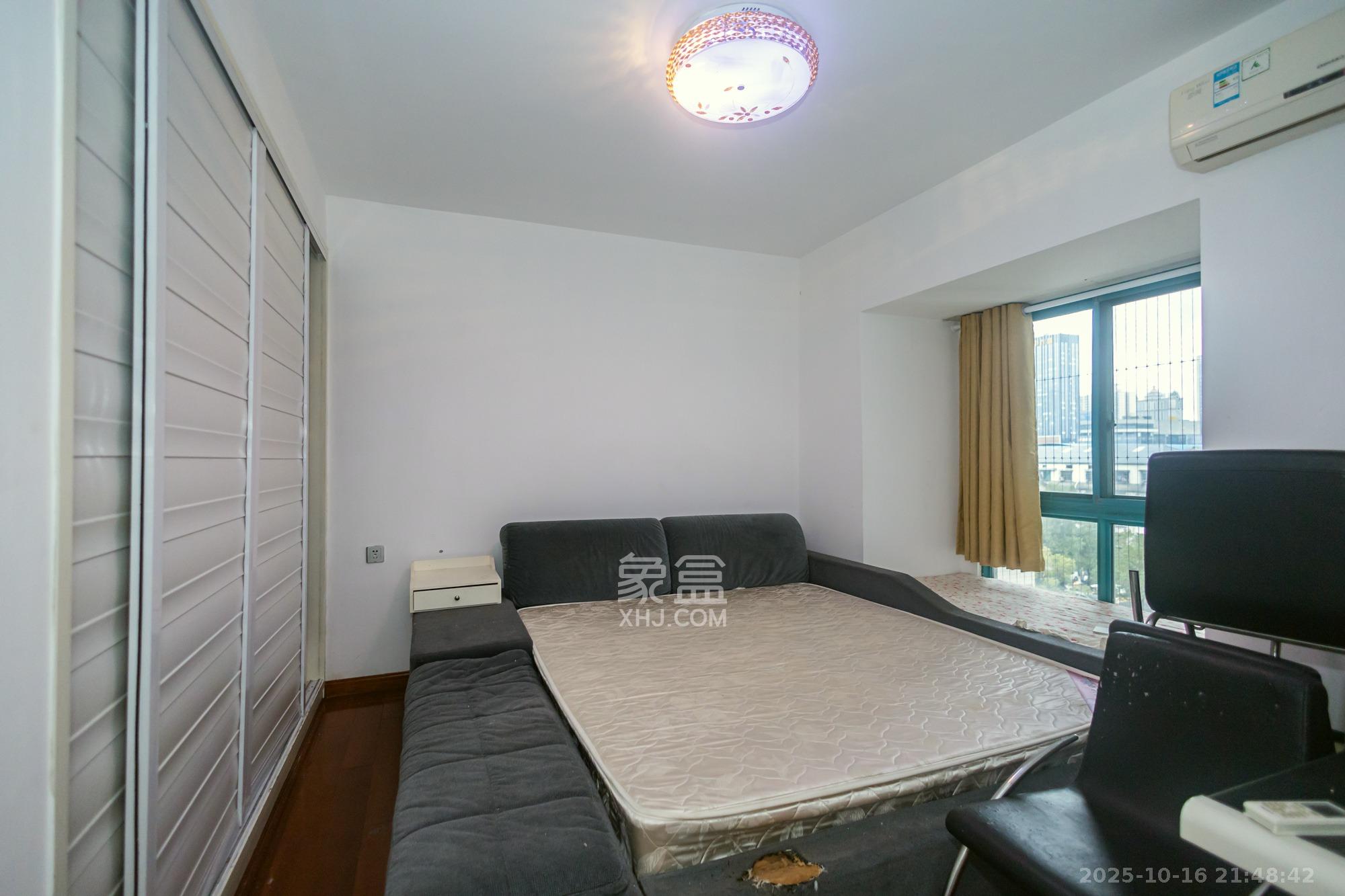 蝴蝶谷  2室2厅1卫    48.8万卧室